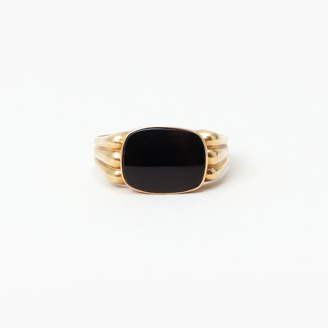 RING, 18k guld med onyx, vikt ca 4 gram.