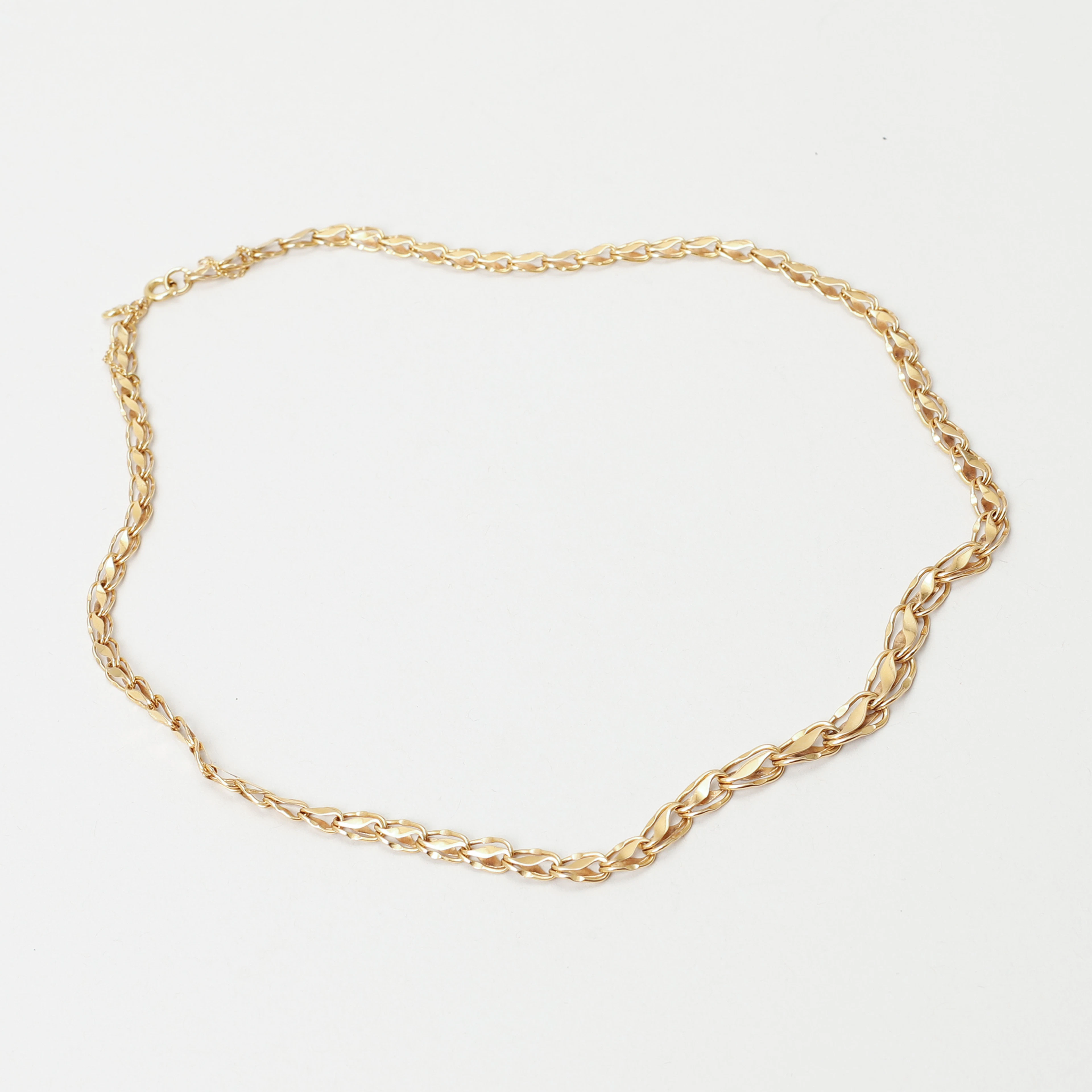 COLLIER, 18k guld, vikt ca 14 gram.