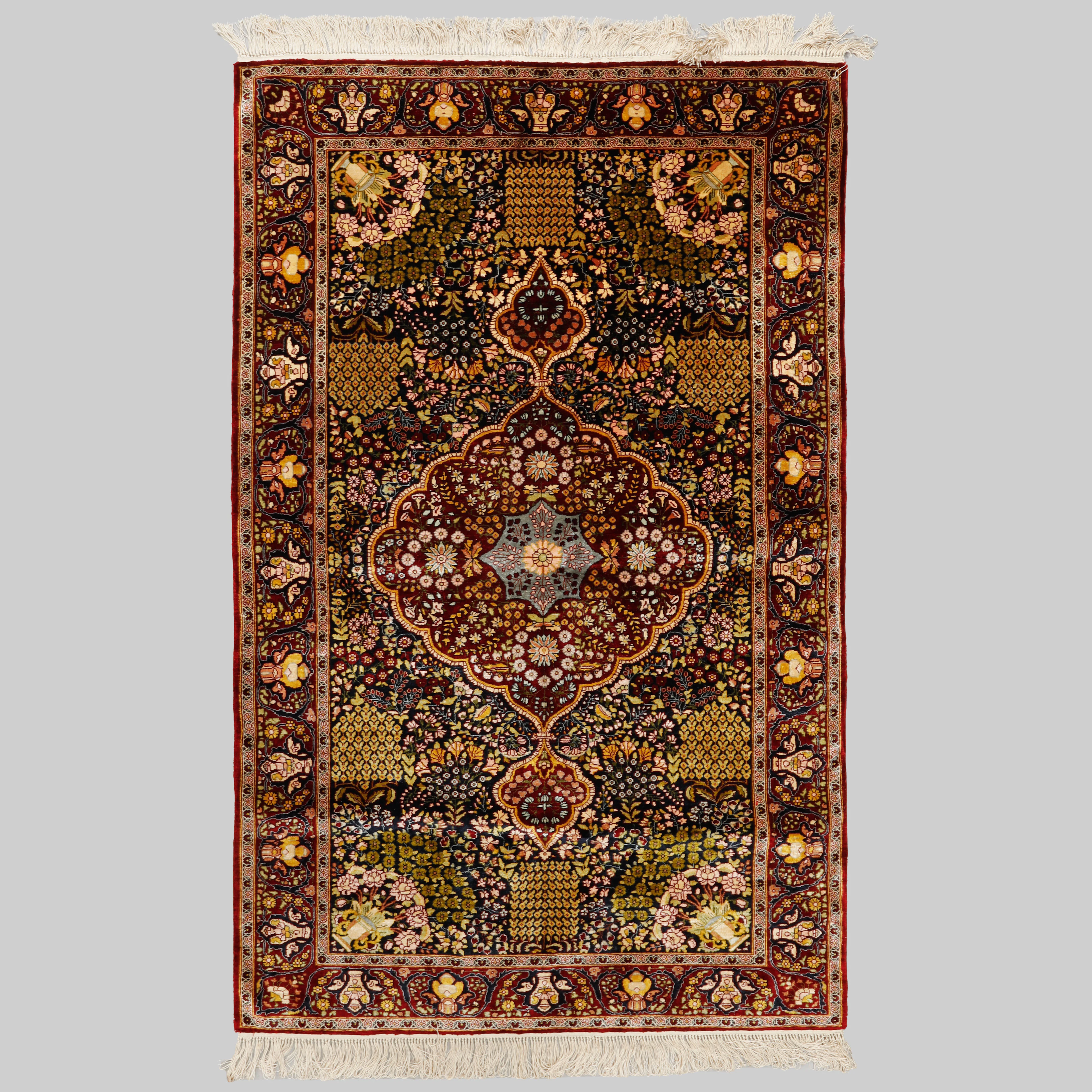 MATTA, orientalisk, siden. 180 x 105 cm.