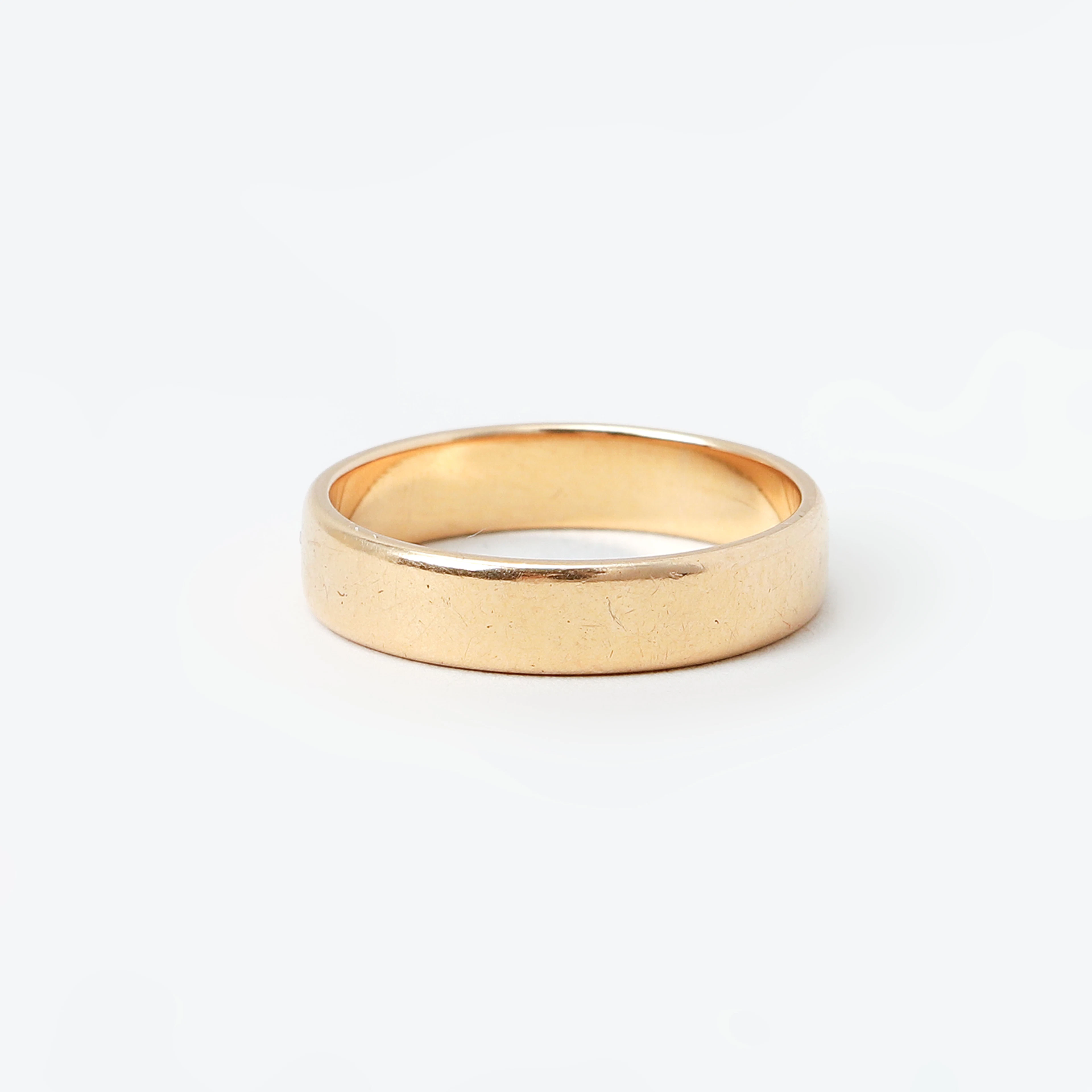 RING, 18k guld, vikt 4.6 gram.
