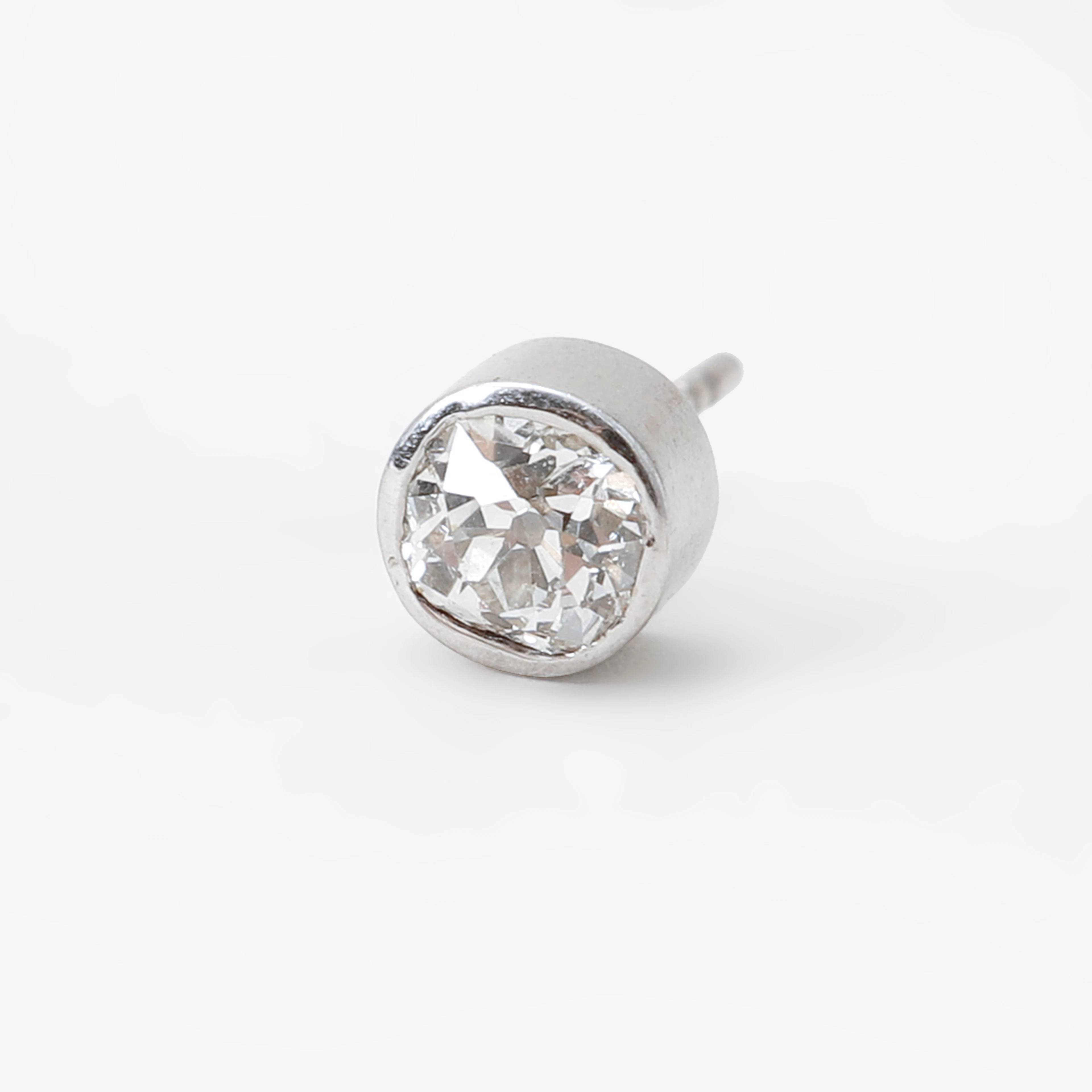 ÖRHÄNGE, 18k vitguld, gammalslipad diamant, ca 0,50ct, Gaudy, Stockholm, 1997.