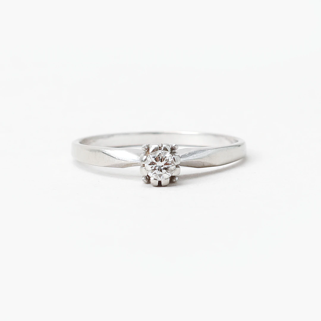 RING, 18k vitguld, diamant 0,15ct, vikt ca 2,7 gram.