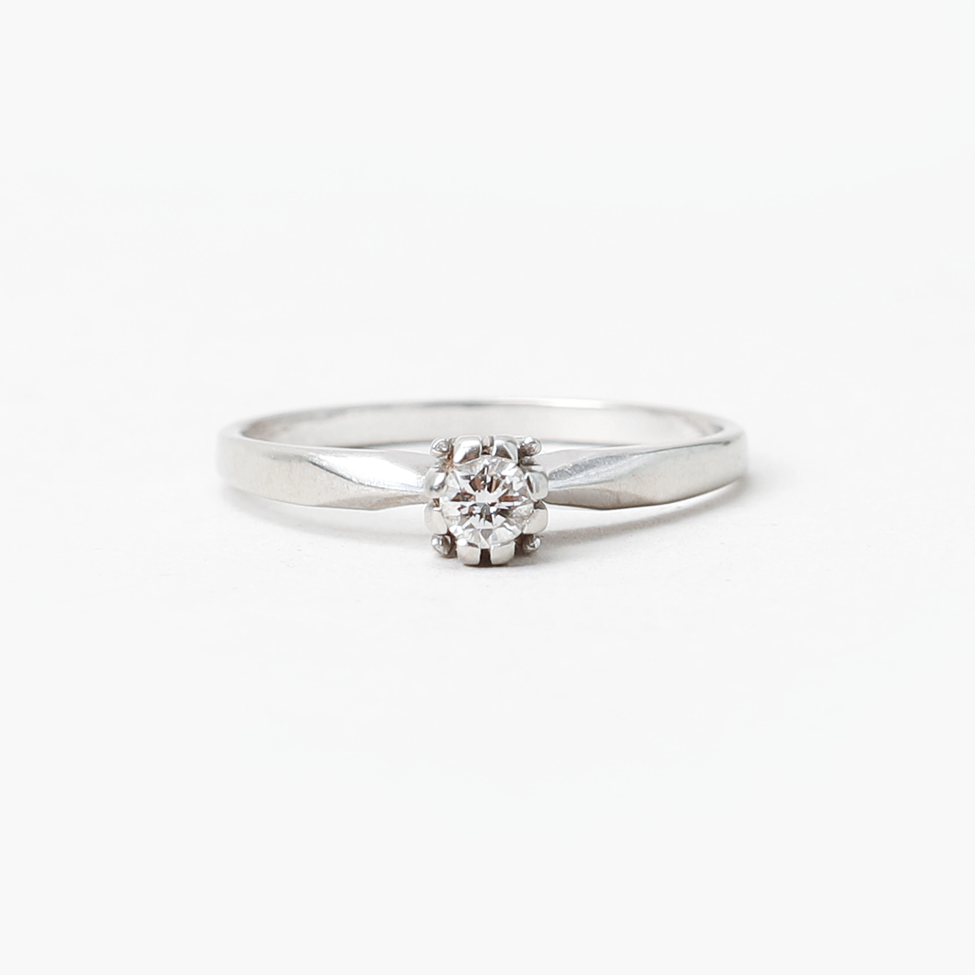 RING, 18k vitguld, diamant 0,15ct, vikt ca 2,7 gram.