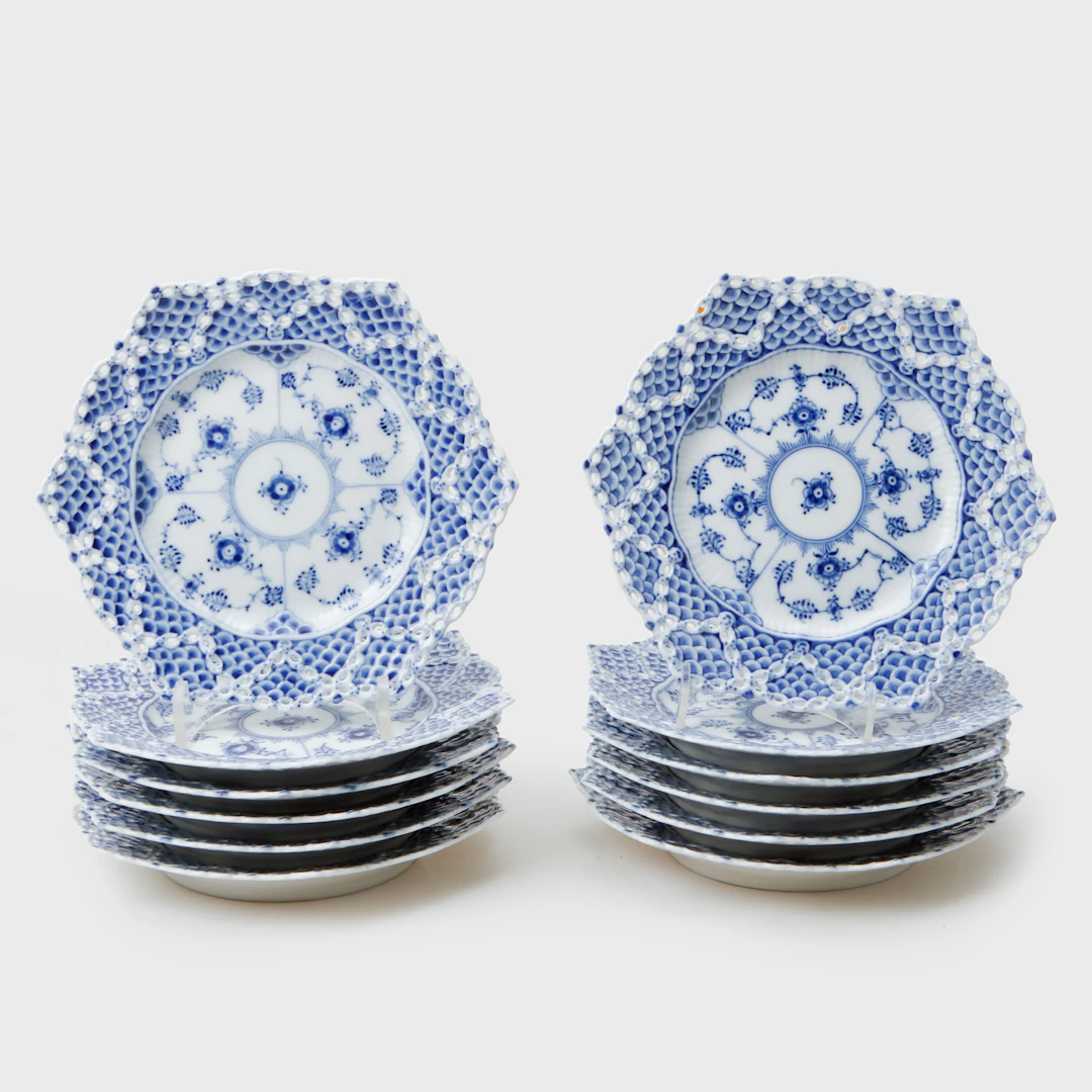 ASSIETTER, 12 stycken, porslin, "Musselmalet", Royal Copenhagen.