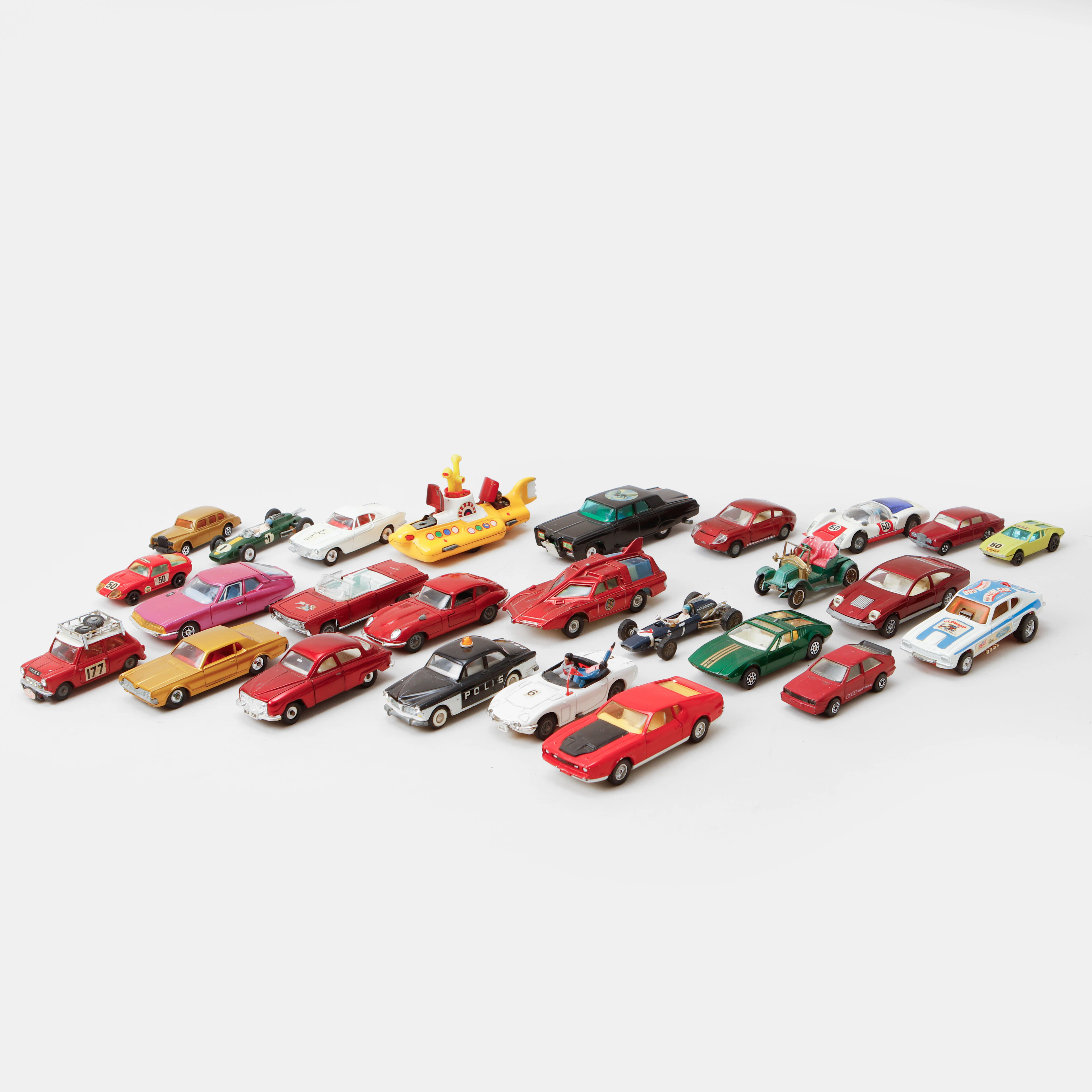 LEKSAKSBILAR, 26 st, mestadels Corgi Toys, 1900-talets mitt och senare hälft.