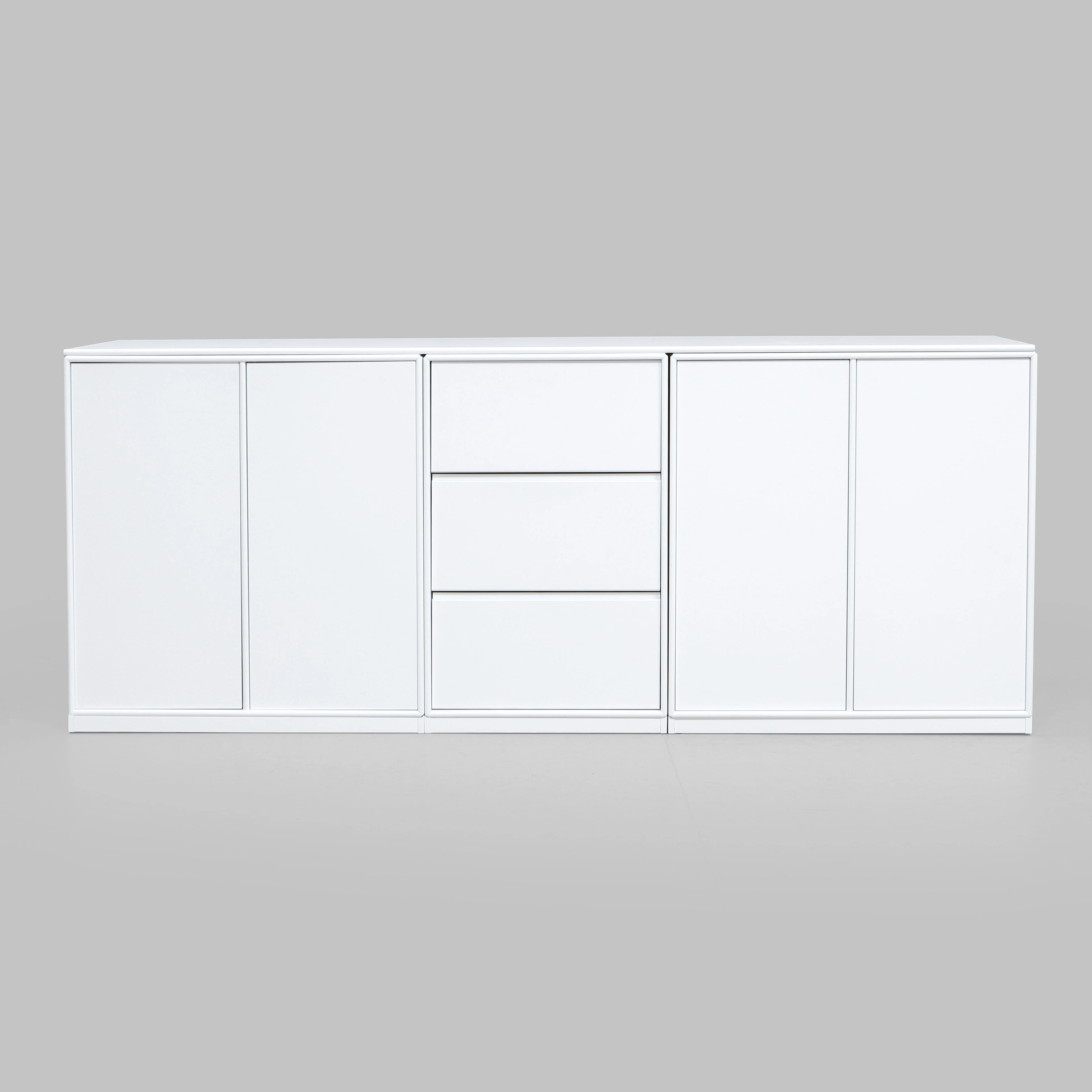 PETER J LASSEN. Sideboard, "Montana", 3 moduler och bänkskiva.