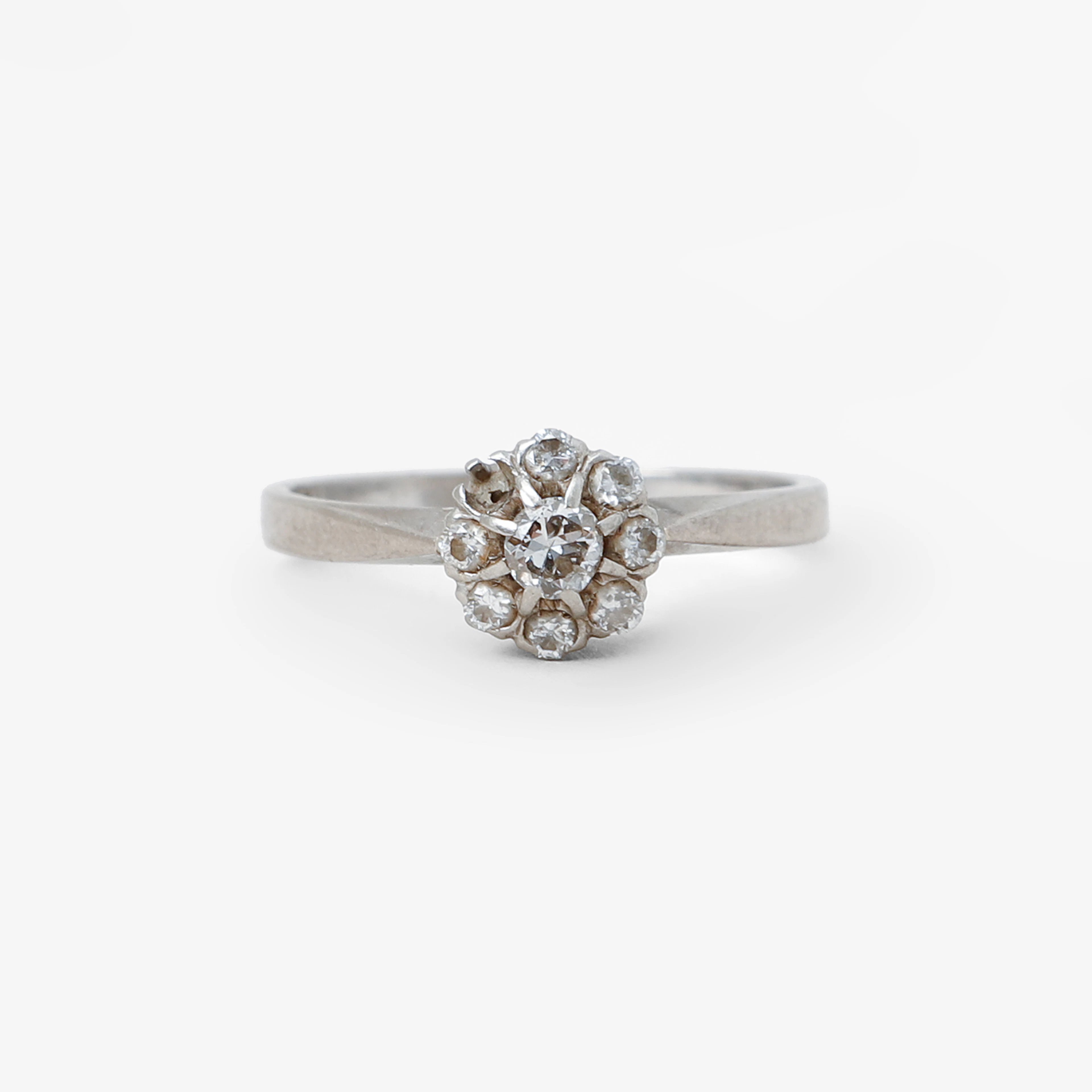 RING, 18k vitguld, gammalslipade diamanter. Vikt ca 2,6 gram.