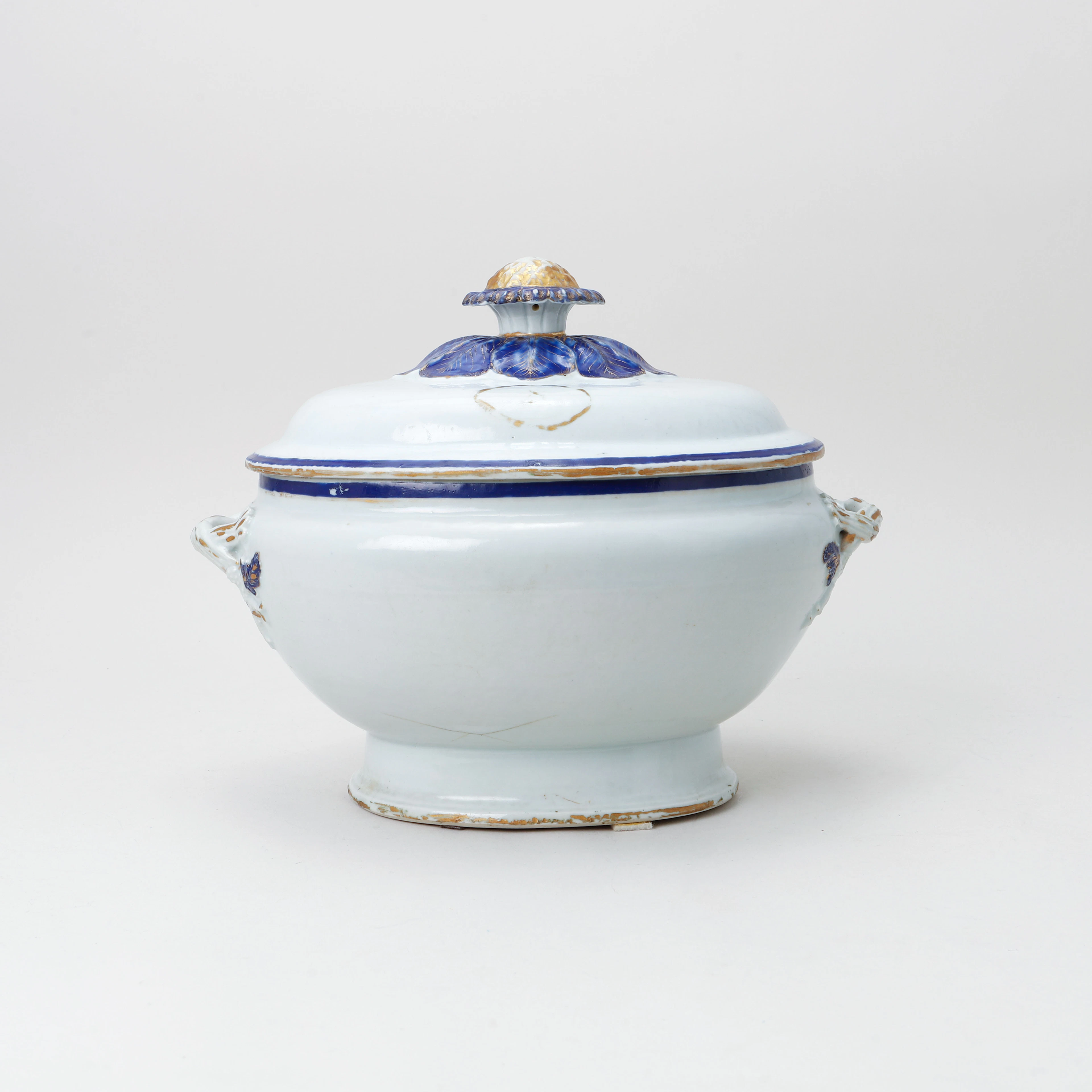 LOCKTERRIN, porslin, Kina, 1700-tal.
