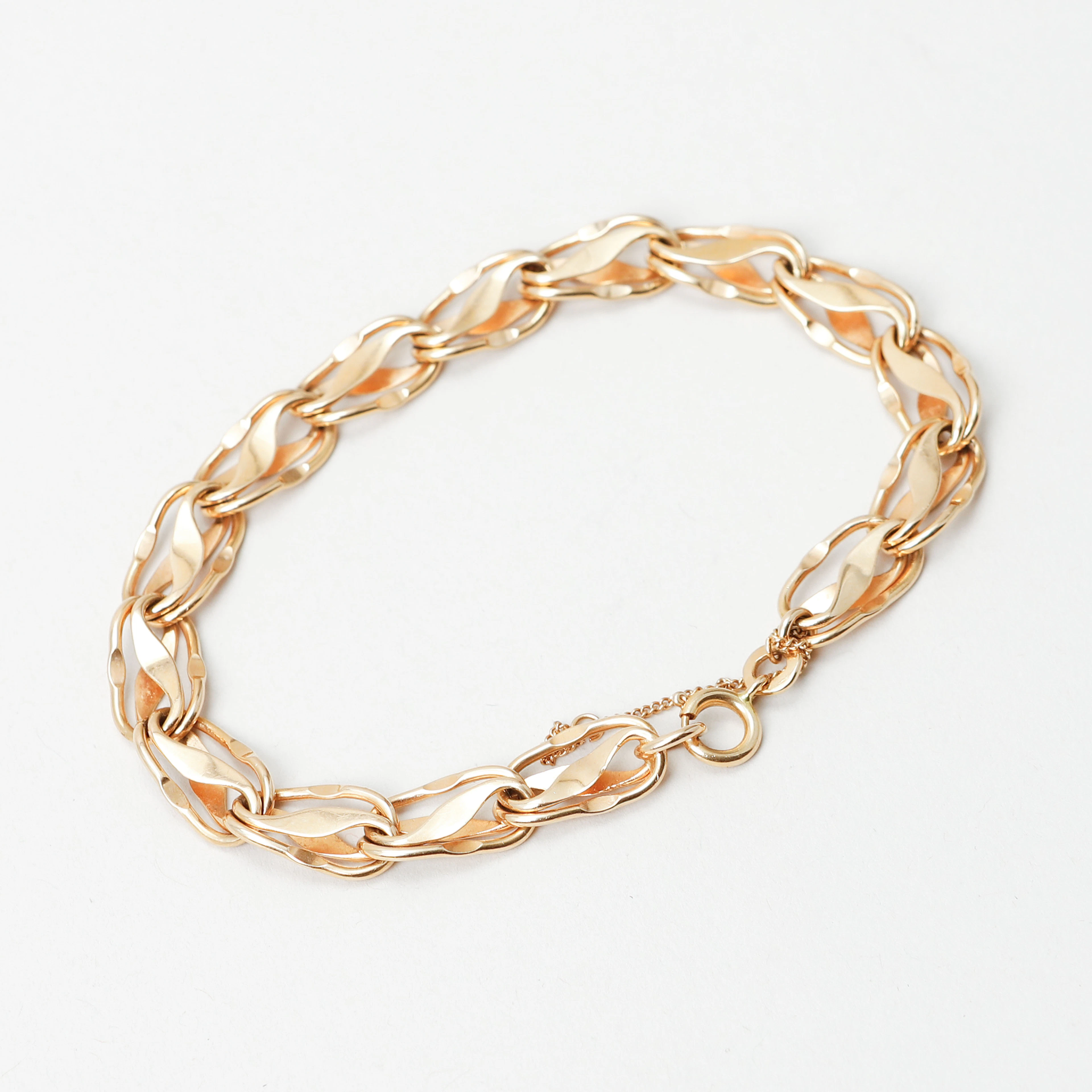 ARMBAND, 18k guld, vikt ca 14,5 gram.
