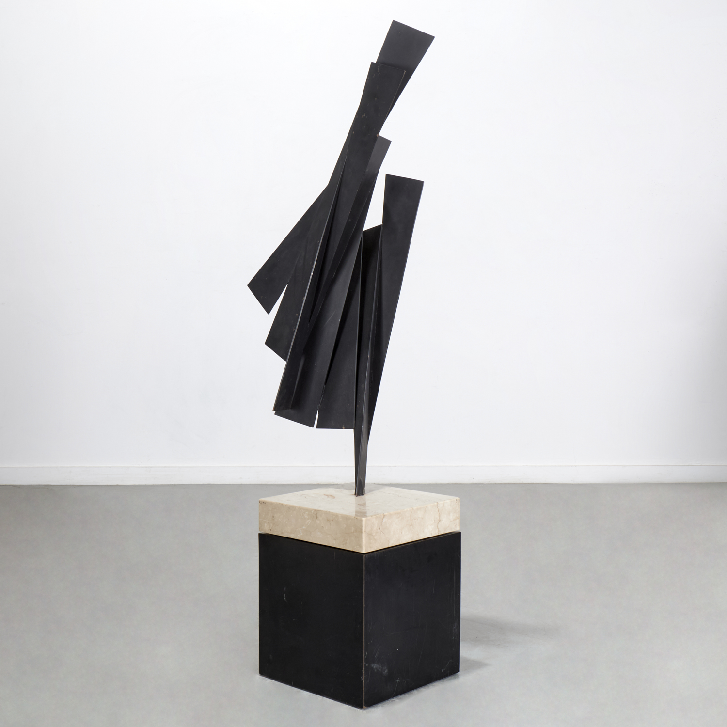Robert Roesch, painted steel sculpture