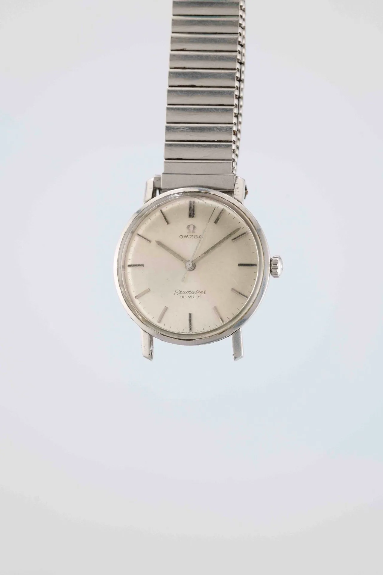 OMEGA Seamaster De Ville. Ref : 135.1020. Circa: 1970. Case: round