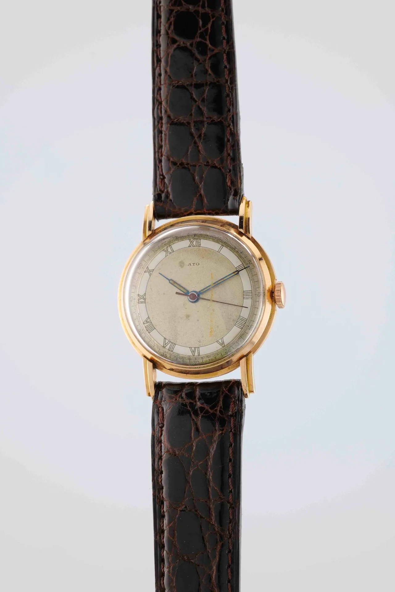 ATO Ref : 116 Circa: 1950. Case: round in 750/1000 rose gold, smooth
