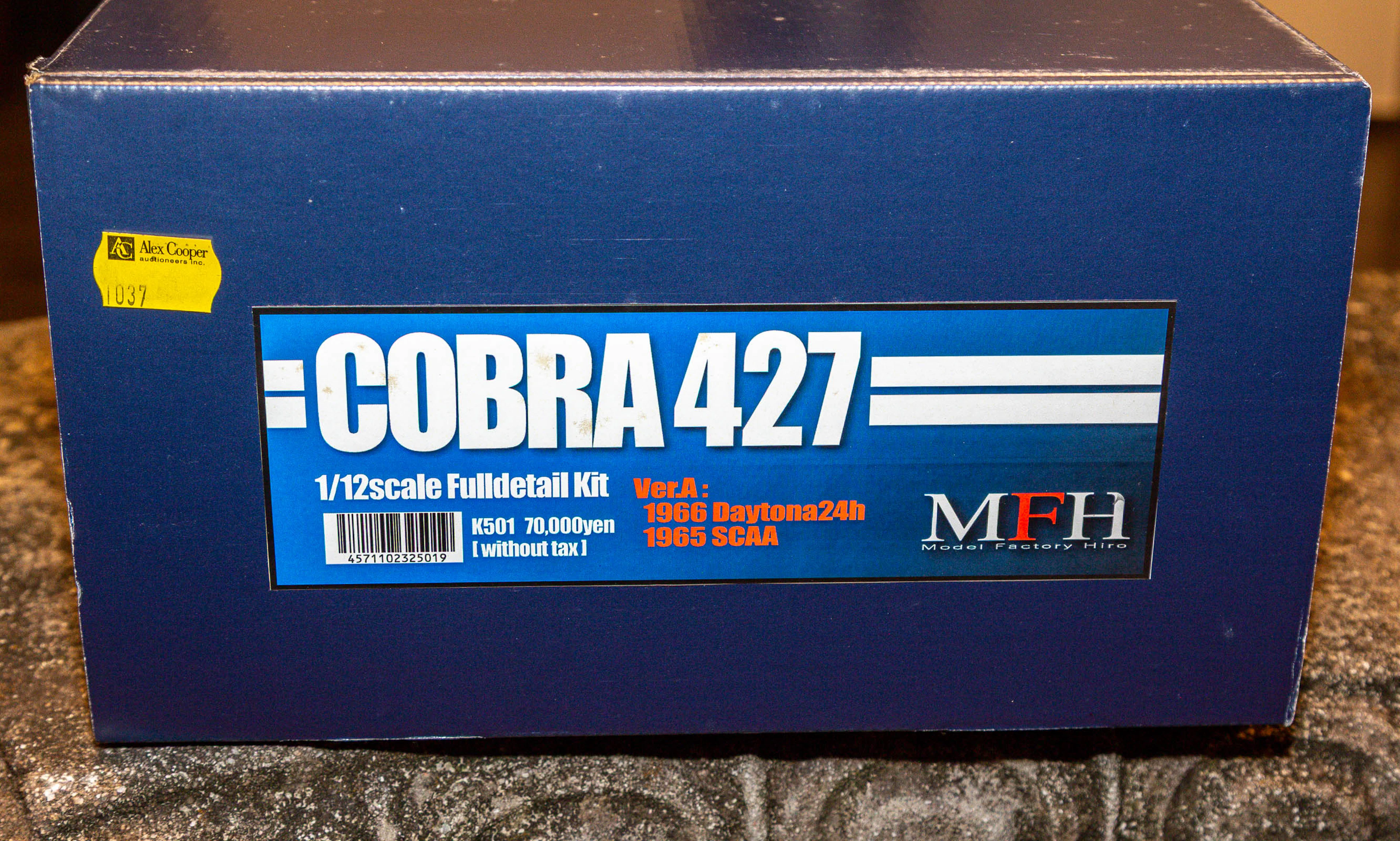 A MFH 1:12 Scale Cobra 427 Model Kit