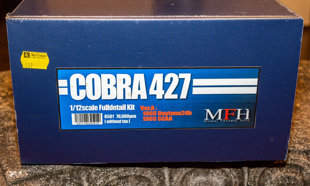 A MFH 1:12 Scale Cobra 427 Model Kit