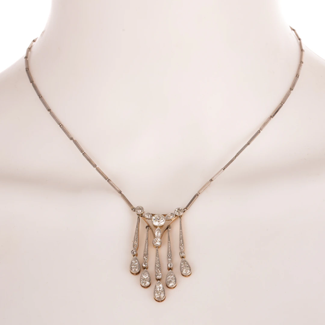 An Art Deco Diamond Lavalier Necklace in Platinum