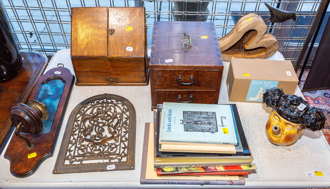 A Selection of Decorations & Collectibles