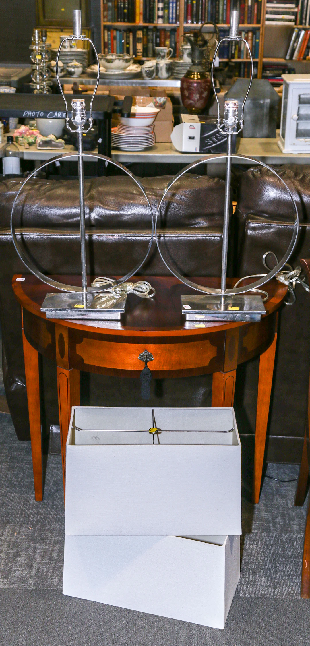 A Pair of Modern Style Table Lamps With Shades