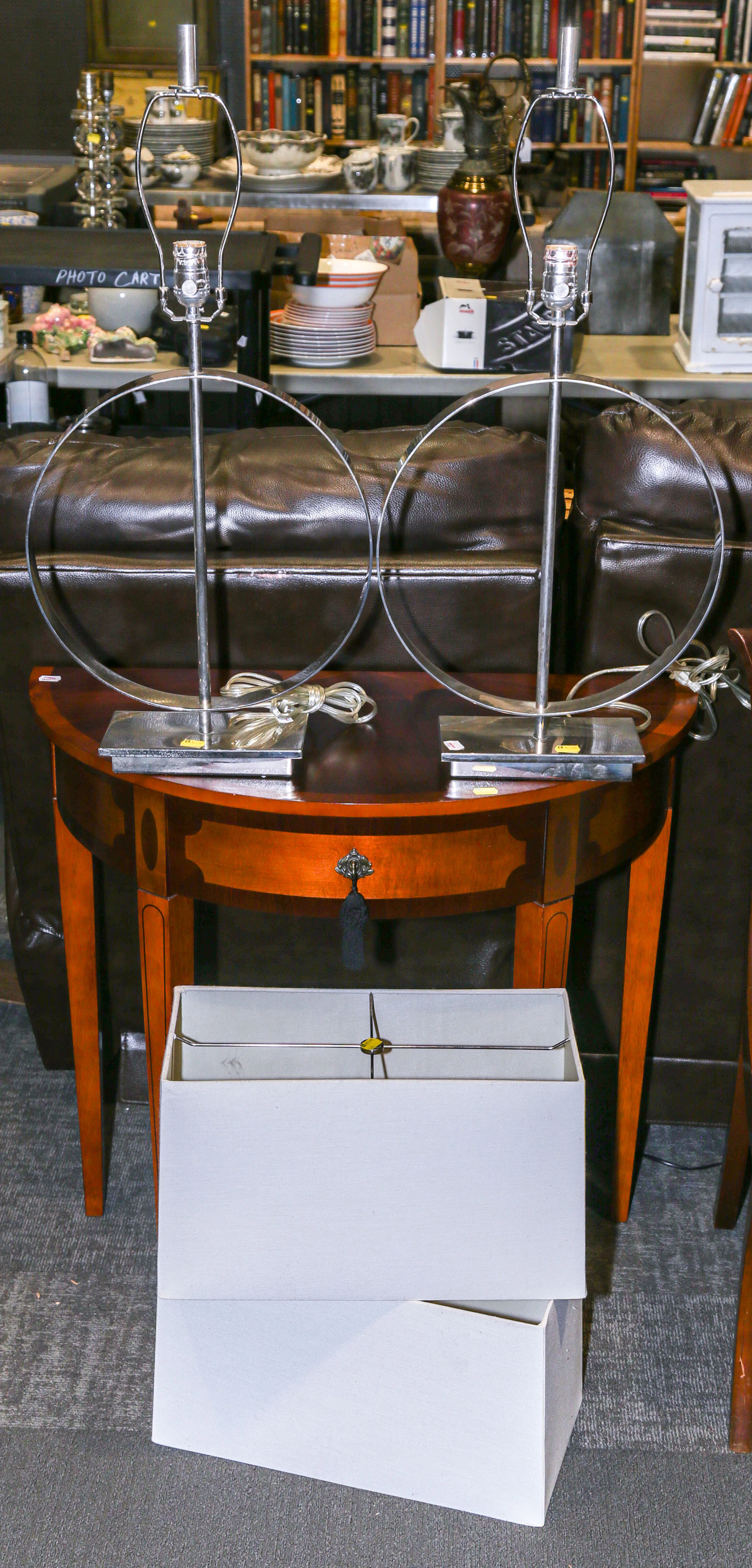A Pair of Modern Style Table Lamps With Shades