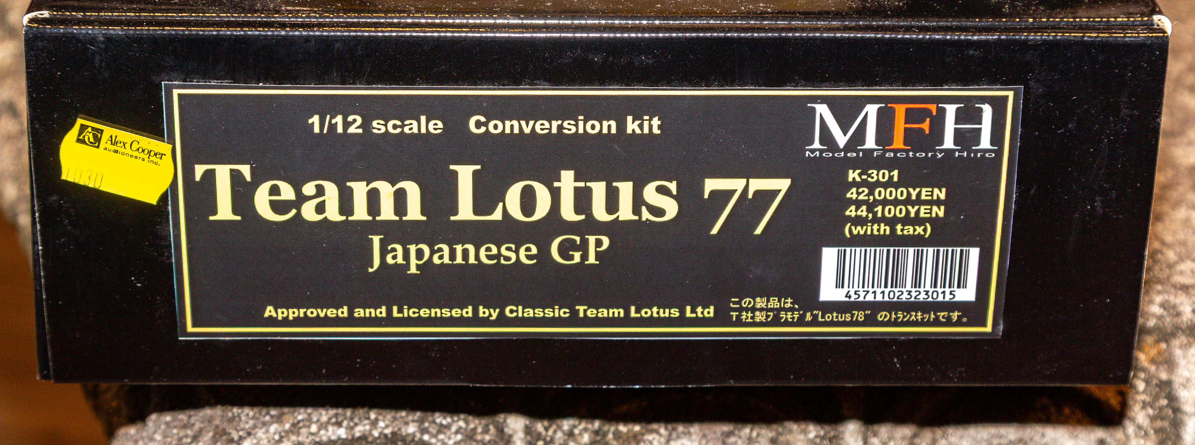 One MFH 1:12 Scale Team Lotus 77 Model Kit