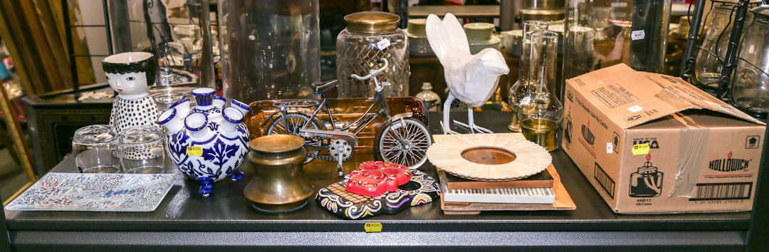 An Assortment of Glassware & Decorations