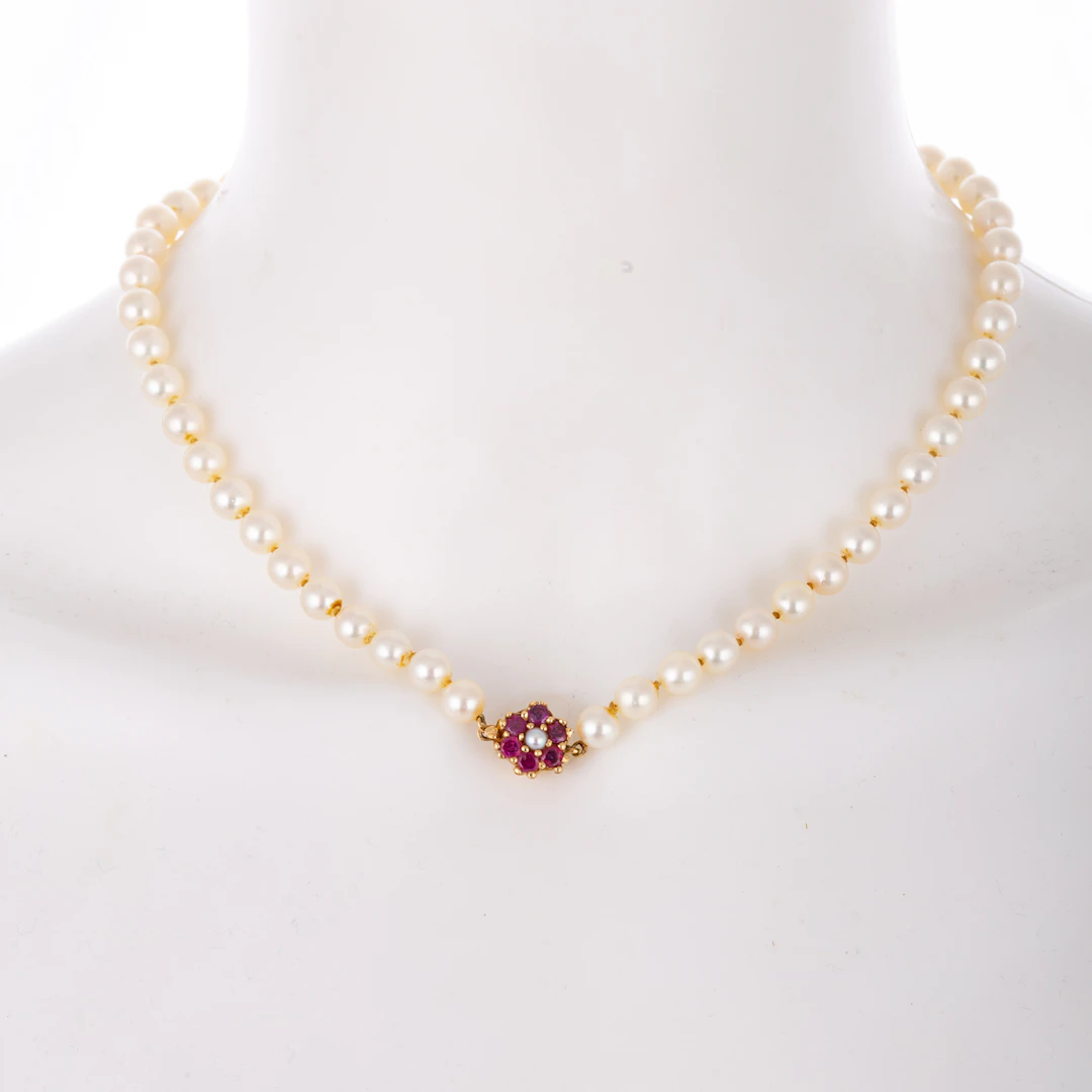 A Graduated Strand of Pearls & Earrings in 14K