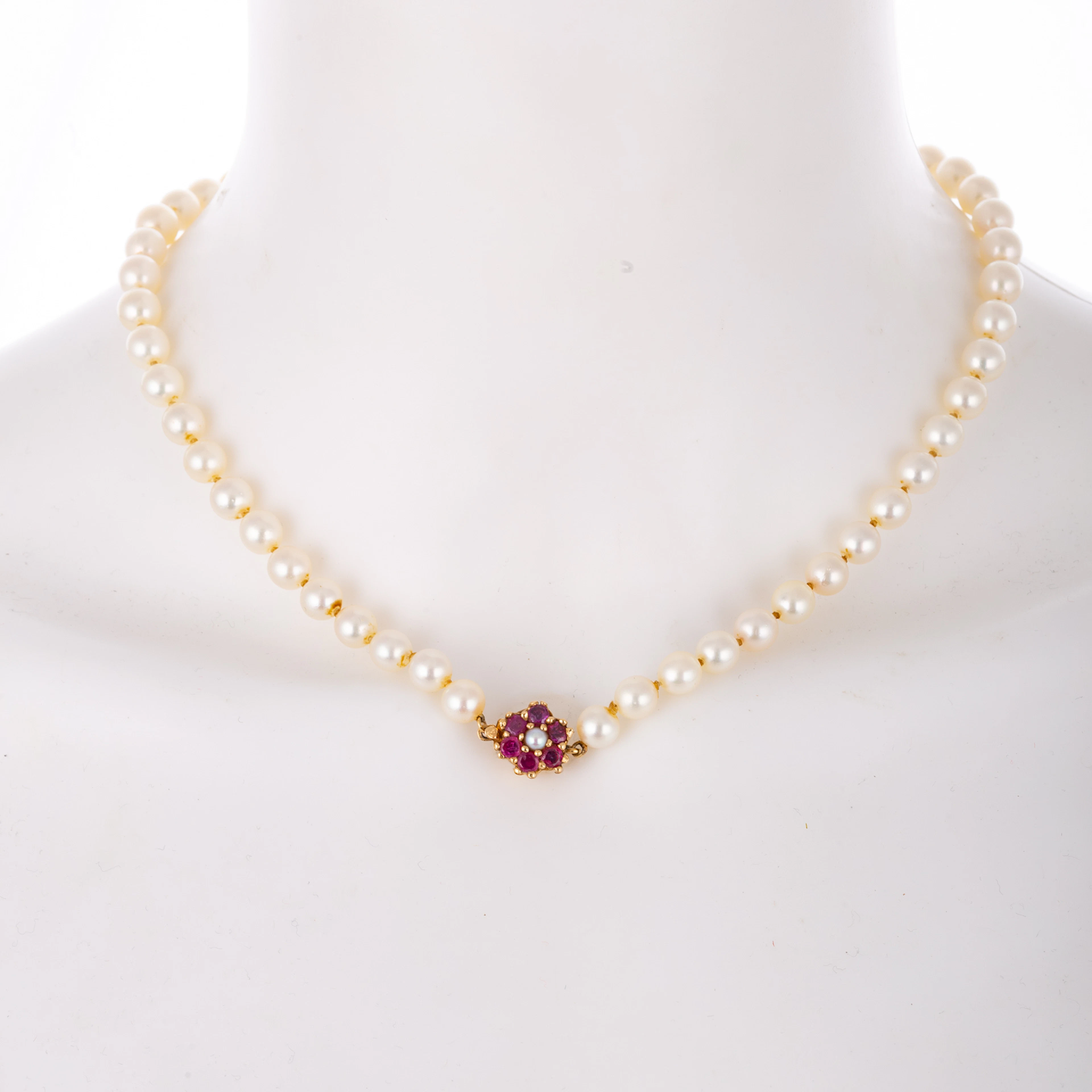 A Graduated Strand of Pearls & Earrings in 14K