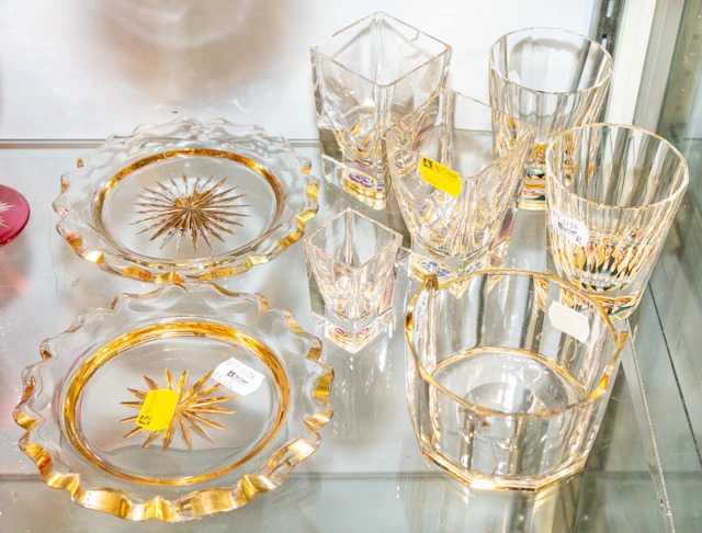 Five Pieces of Zwischengoldglas Glassware