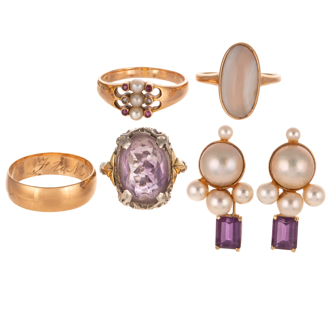 A Group of Four Rings & a Pair of Earrings in Gold