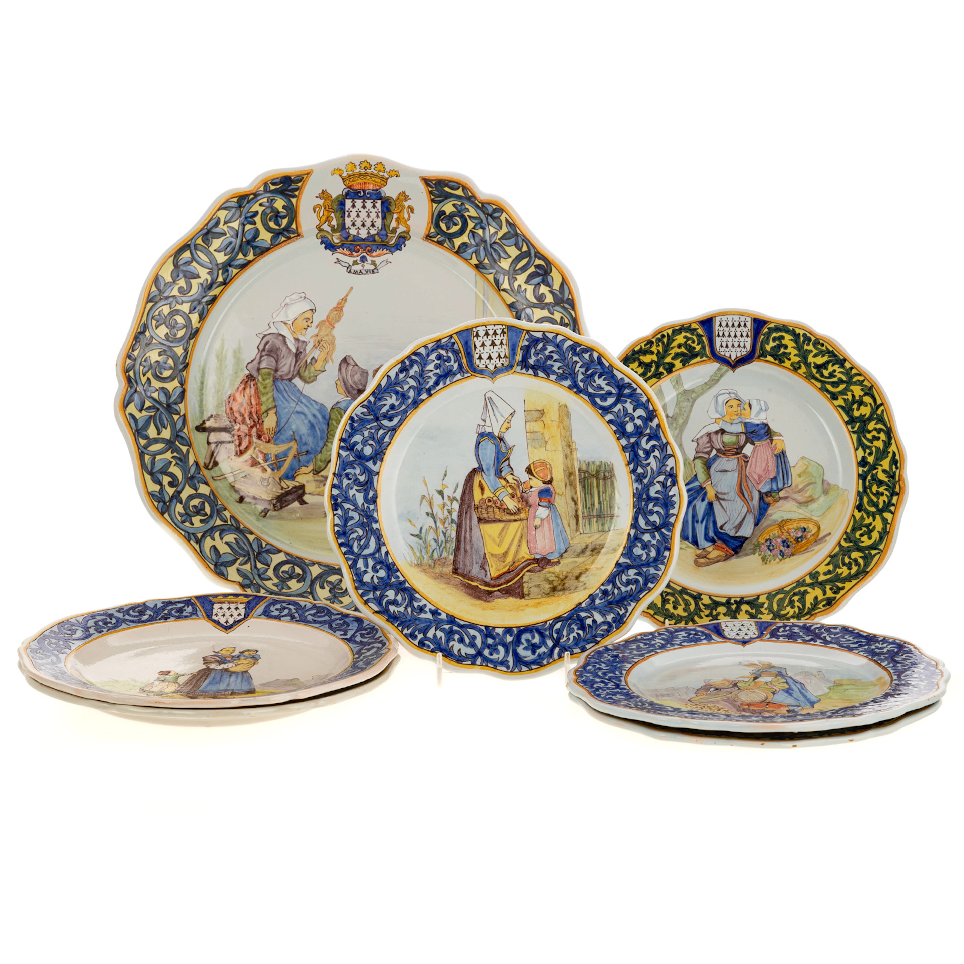 Six Quimper Decor Riche Plates & a Charger