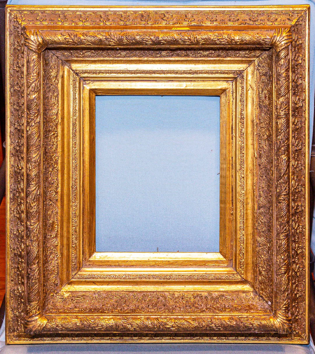 A Classical Style Molded & Gilt Picture Frame