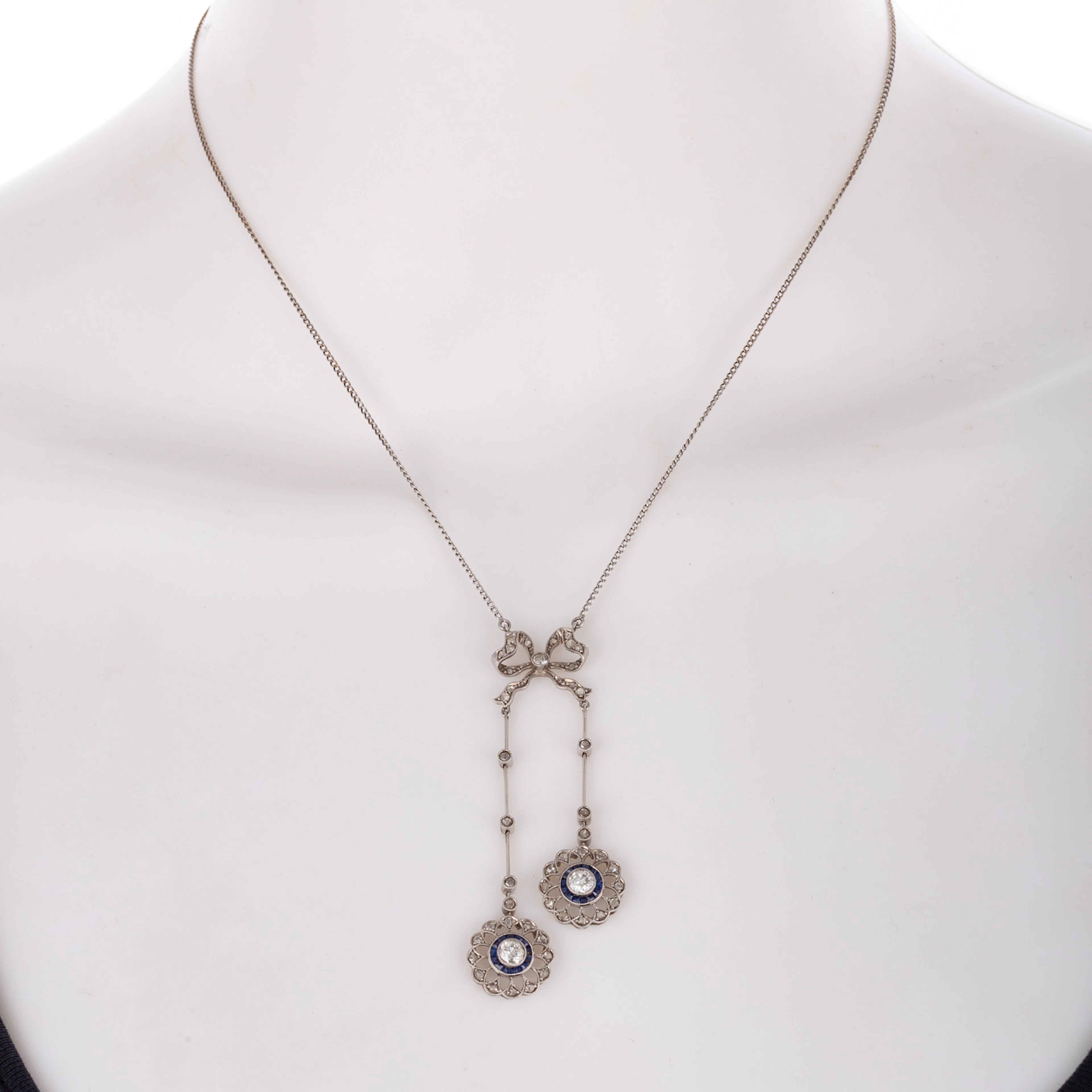 An Edwardian Diamond Negligee Necklace in Platinum