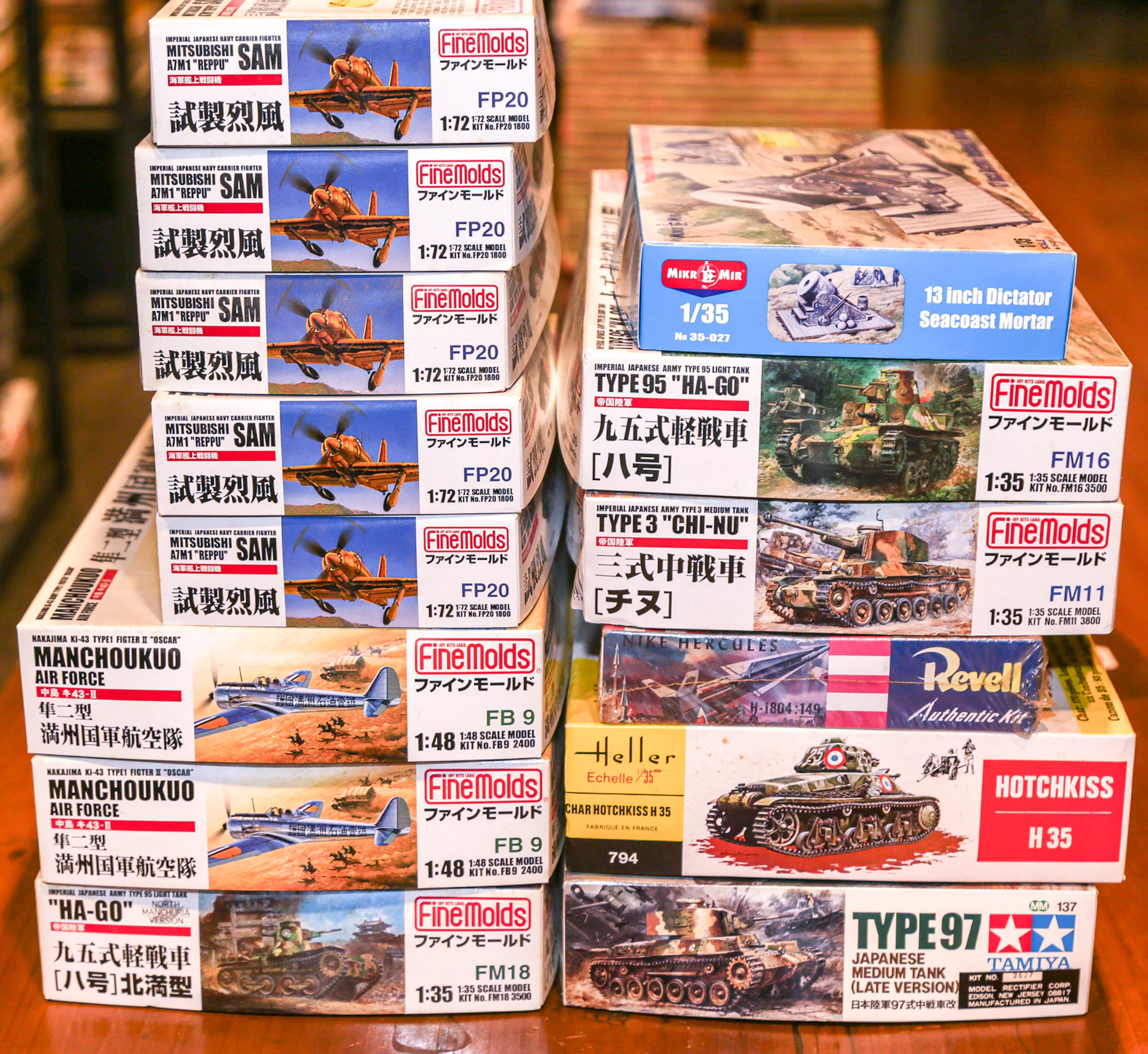 Large Group of Assorted Model Kits
