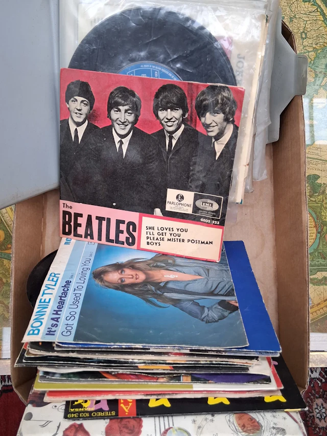 Parti singlar/EP, bla Kinks, Hep stars, Beatles