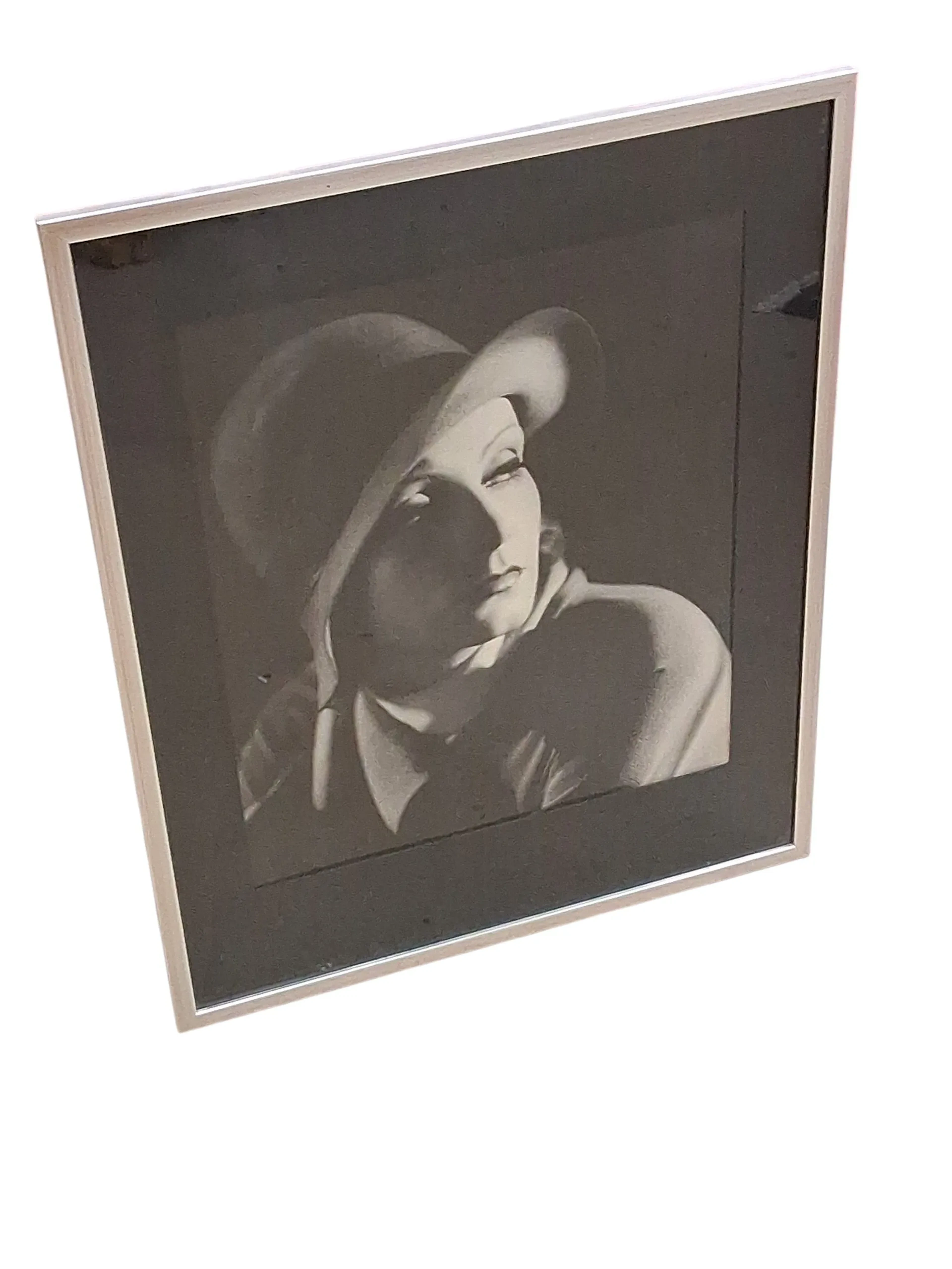 OFFSET, Greta Garbo