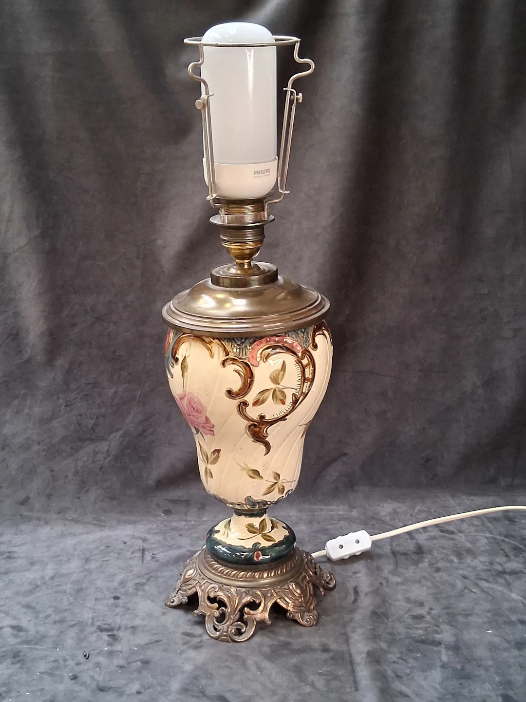 Bordslampa, porslin och metall