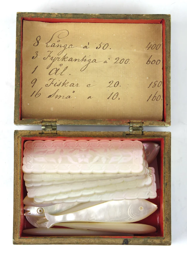 Spelmarker/poängmarkörer, cirka 20 stycken, pärlemor, antagligen Hong