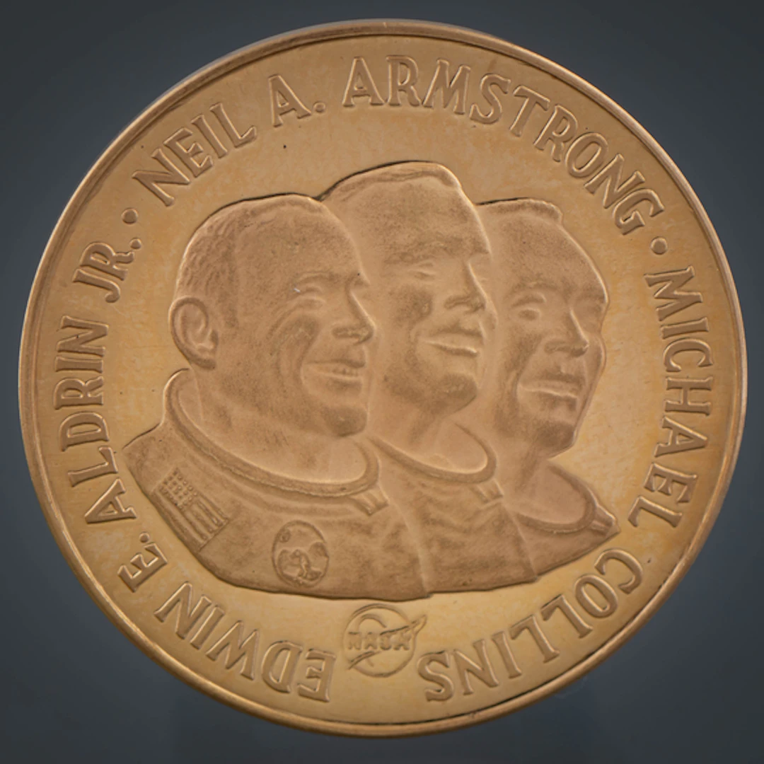 Moneda Conmemorativa del Apolo once en oro amarillo de 22kt.