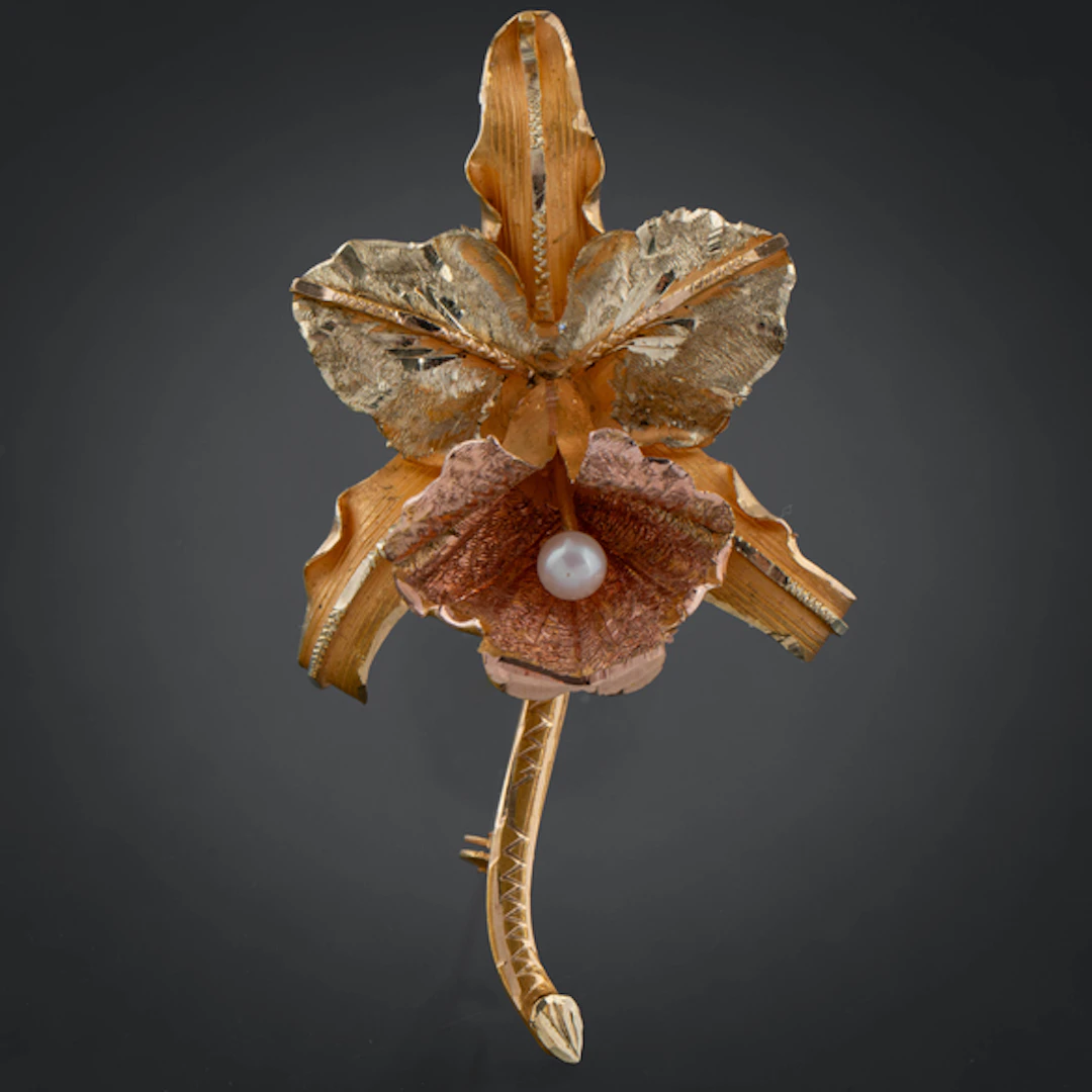 Bonito broche en forma de flor en oro de tres colores de 18kt con