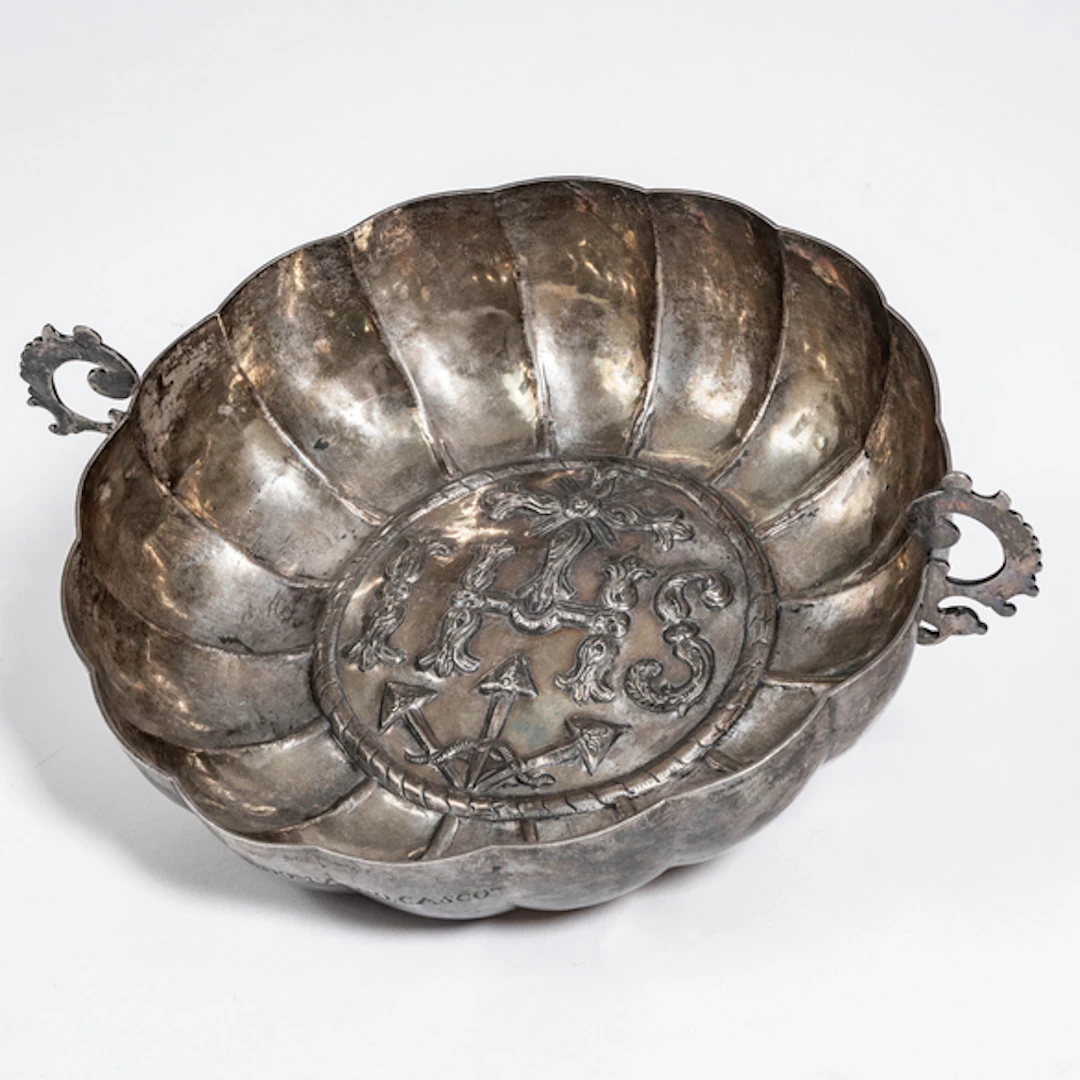 Gran Bernegal en plata española punzonada del siglo XVIII. C. 1759