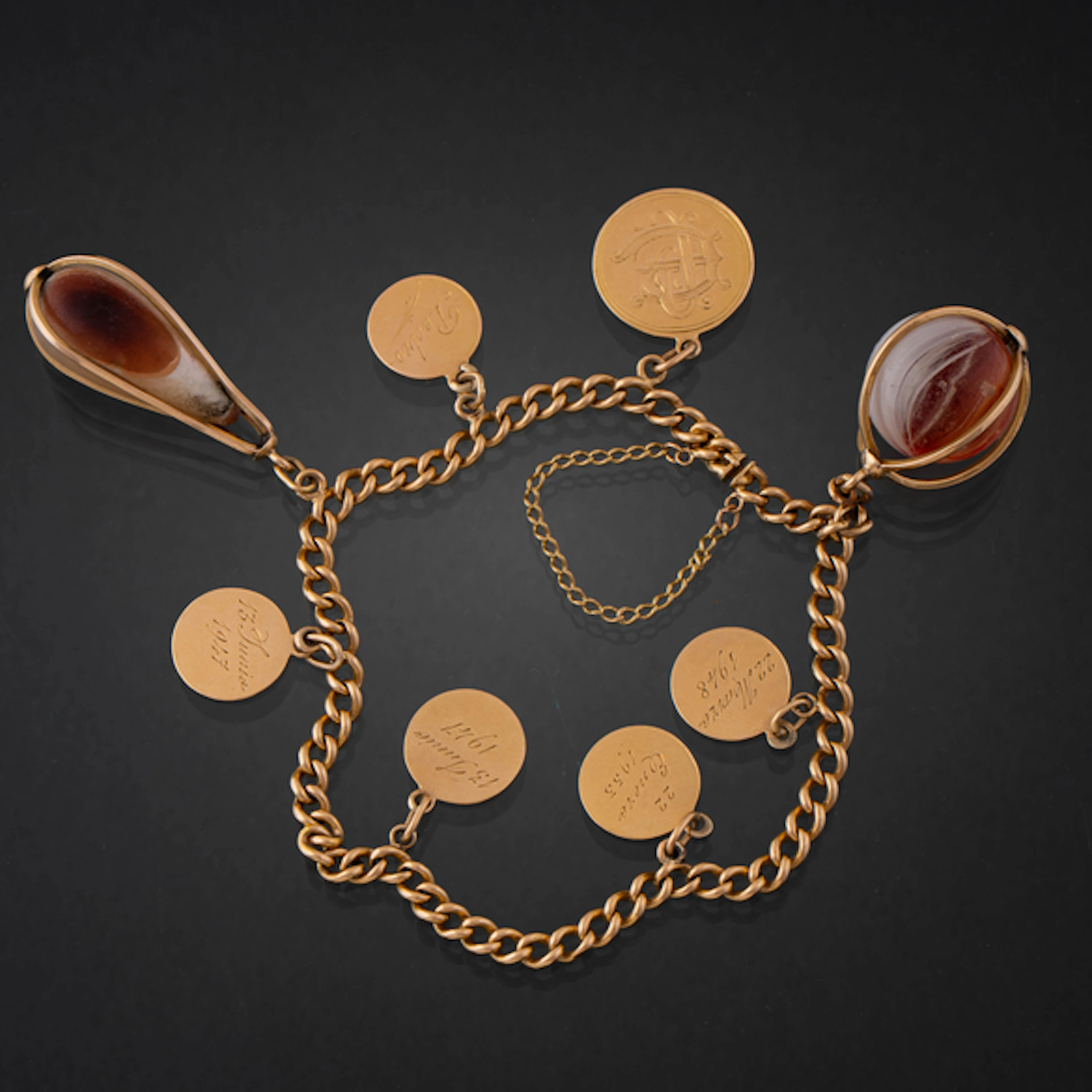 Bonita pulsera de eslabones con abalorios de ágata y seis medallas