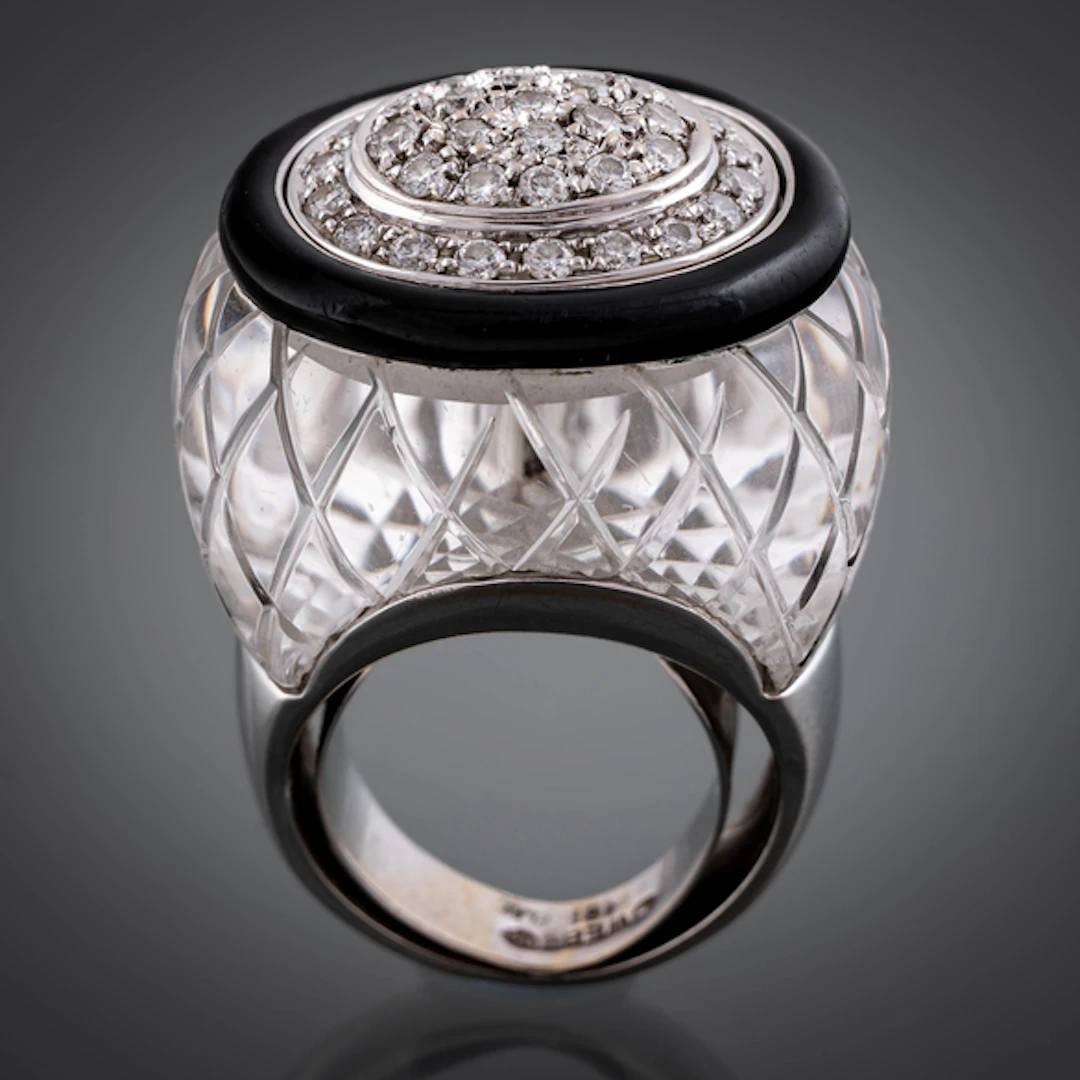 David Webb, anillo de cristal de roca bombé en oro blanco de 18 kt