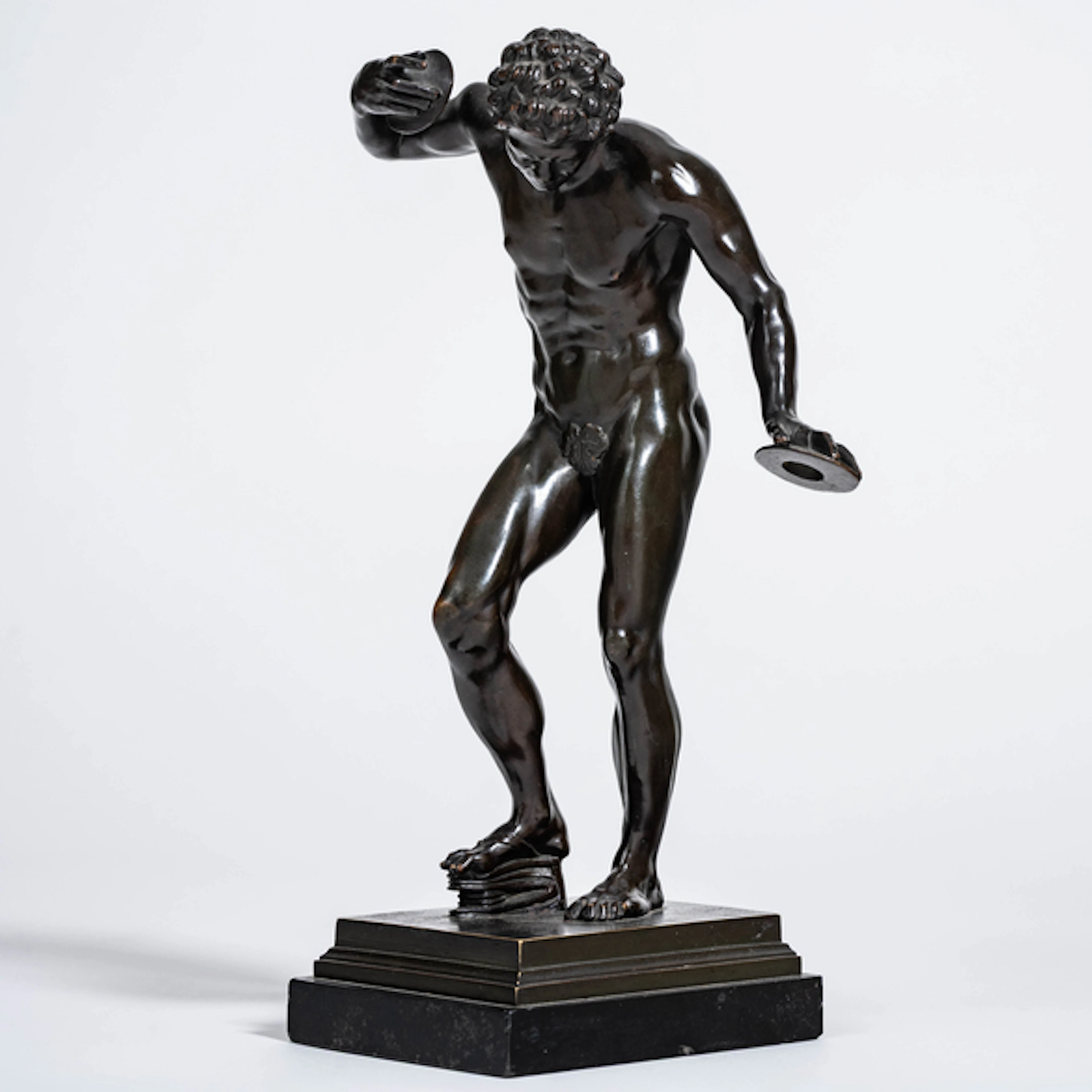 "Fauno danzarín" Escultura Grand Tour en bronce con patina negra del siglo XIX