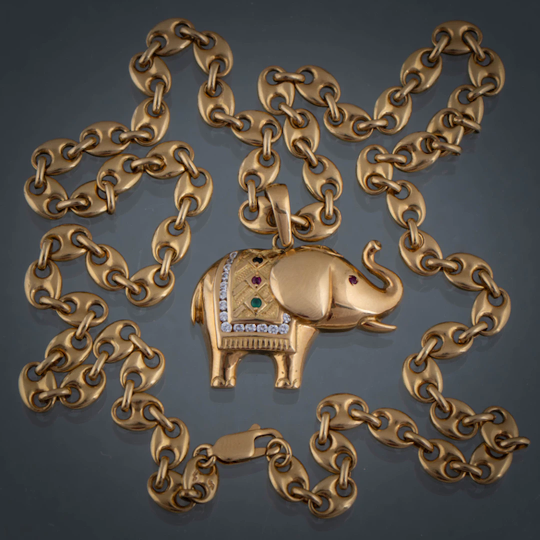 Cadena de eslabones de calabrote con colgante de elefante en oro amarillo