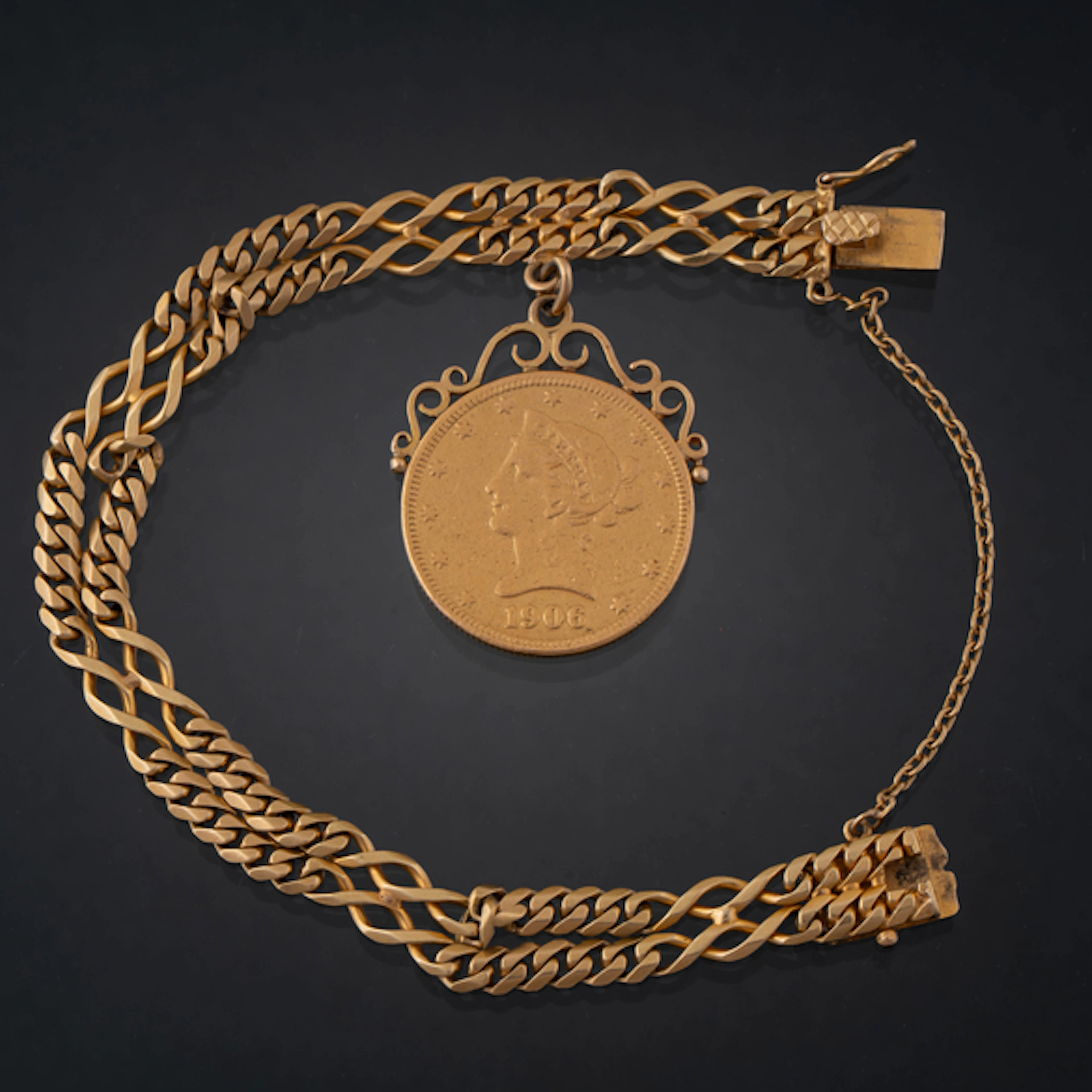 Bonita pulsera de doble eslabón con colgadura de una moneda de diez