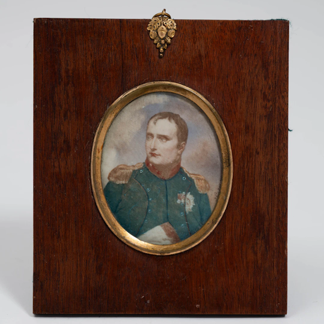 "Retrato de Napoleón Bonaparte" Miniatura pintada al óleo del siglo XIX.