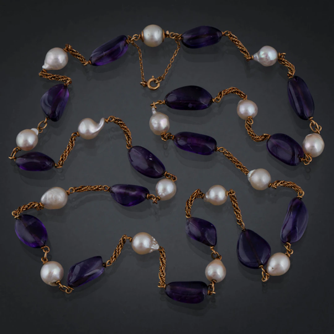 Bonito collar de perlas de río, piedras de amatista y eslabones y