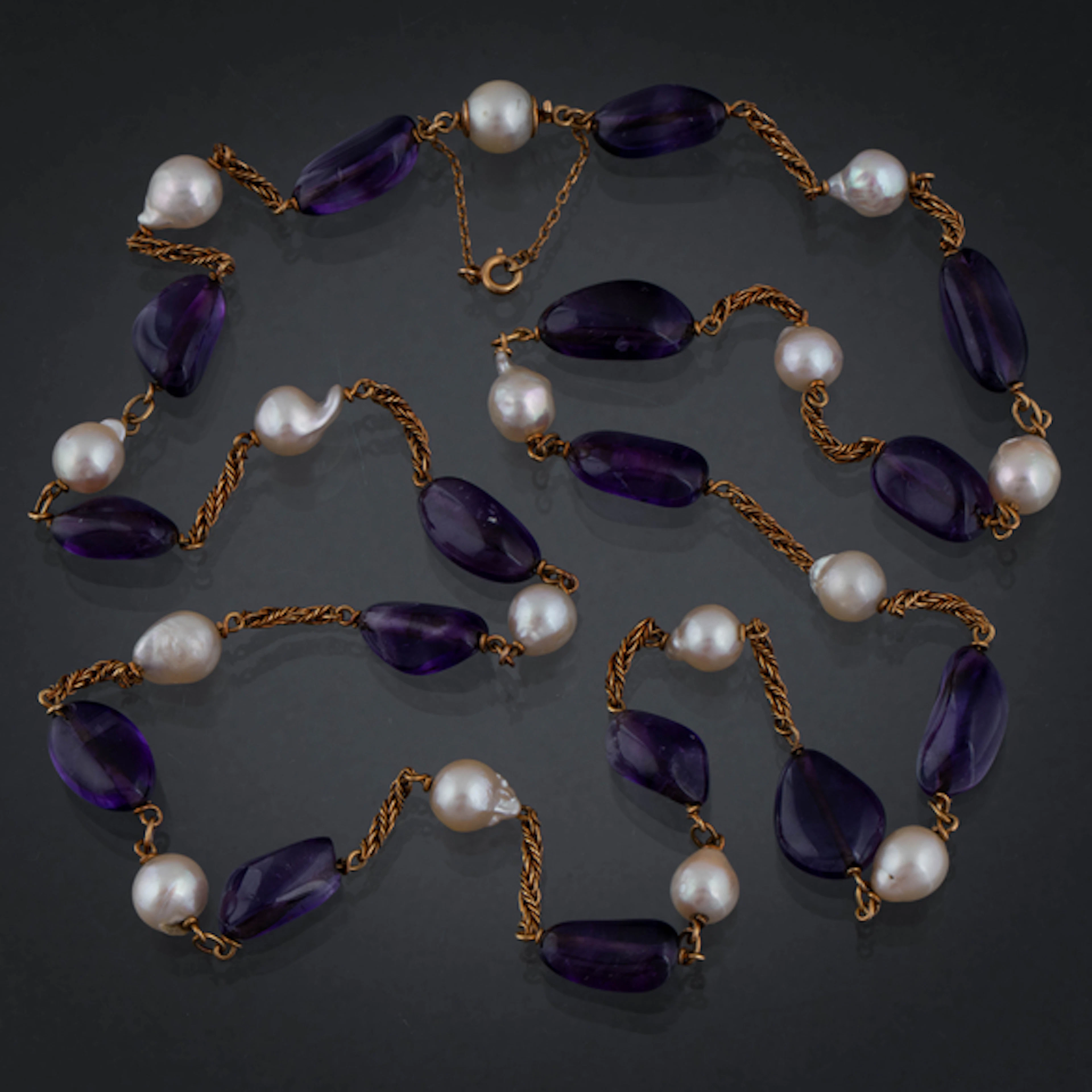 Bonito collar de perlas de río, piedras de amatista y eslabones y