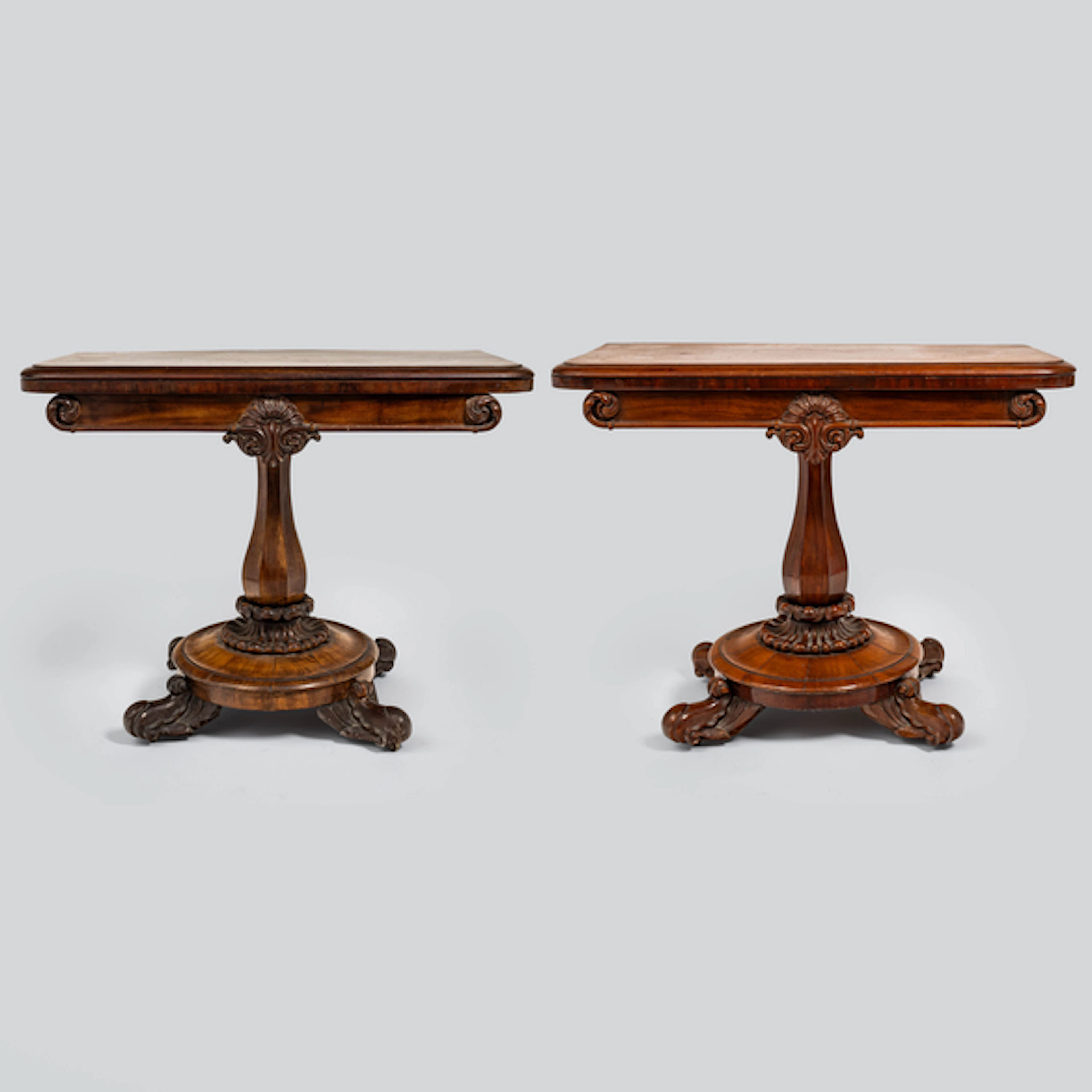Pareja de mesas auxiliares victorianas en madera de caoba del siglo XIX