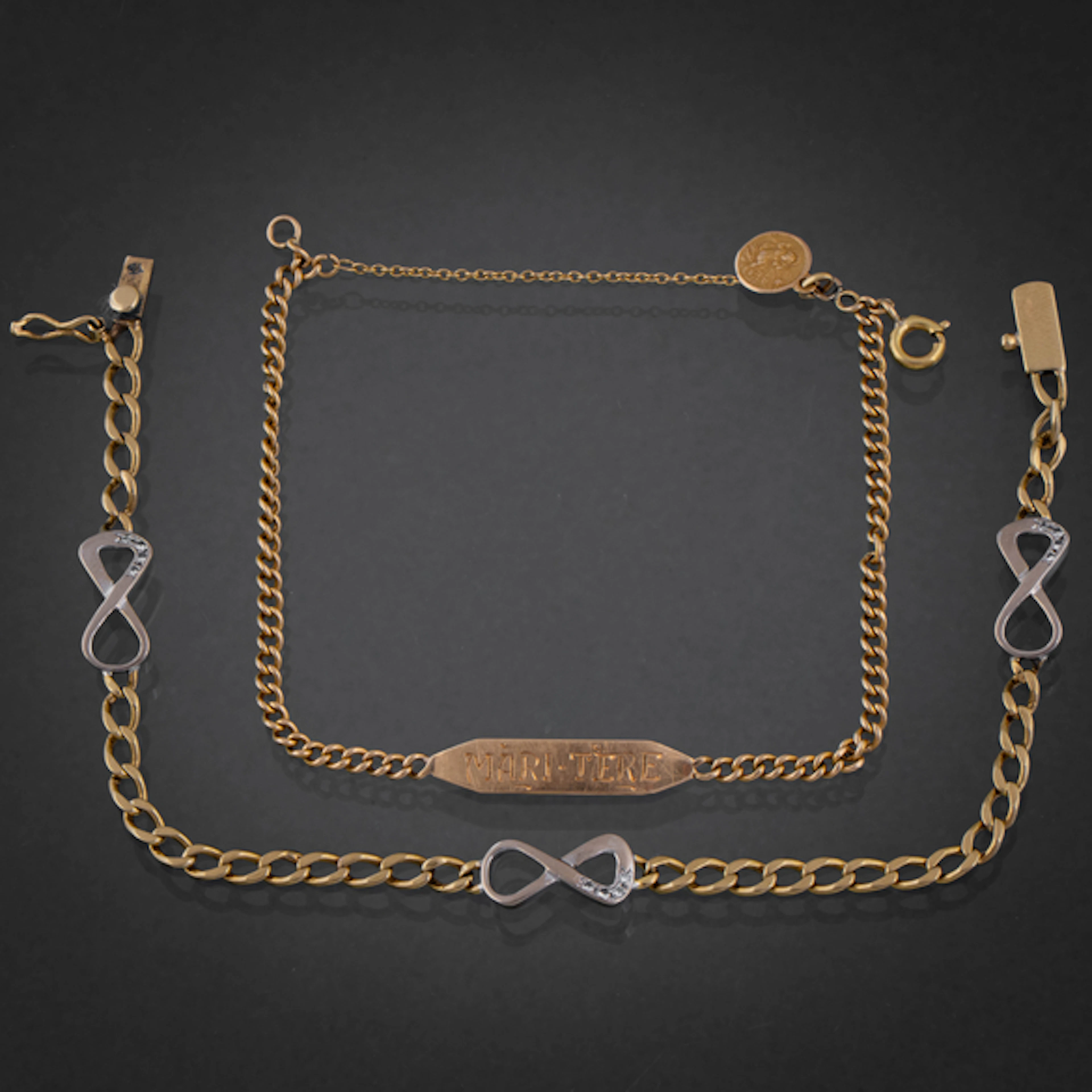 Conjunto de dos pulseras en oro amarillo y oro blanco de 18kt.