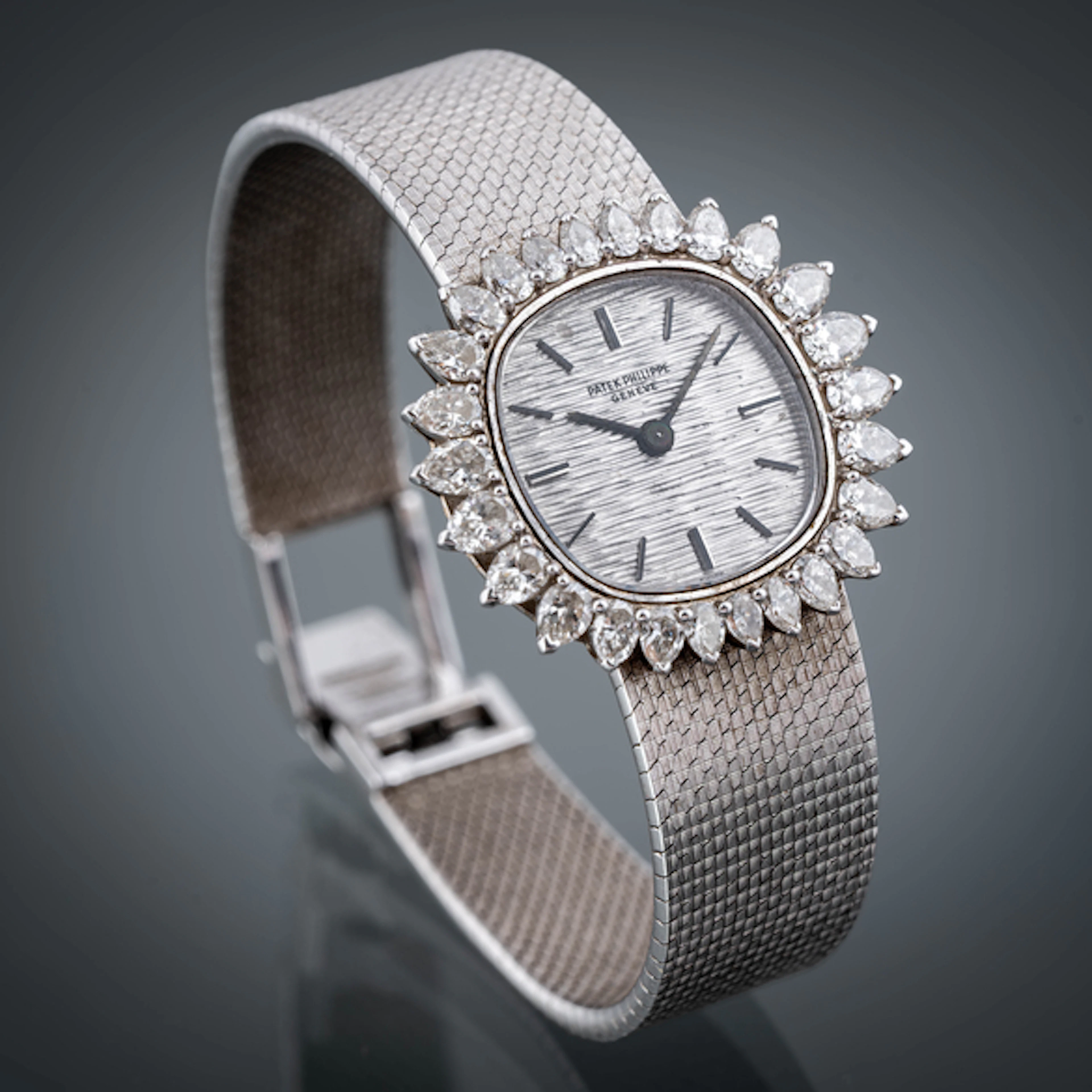 Patek Philippe, Reloj vintage en oro blanco de 18kt con orla de brillantes.